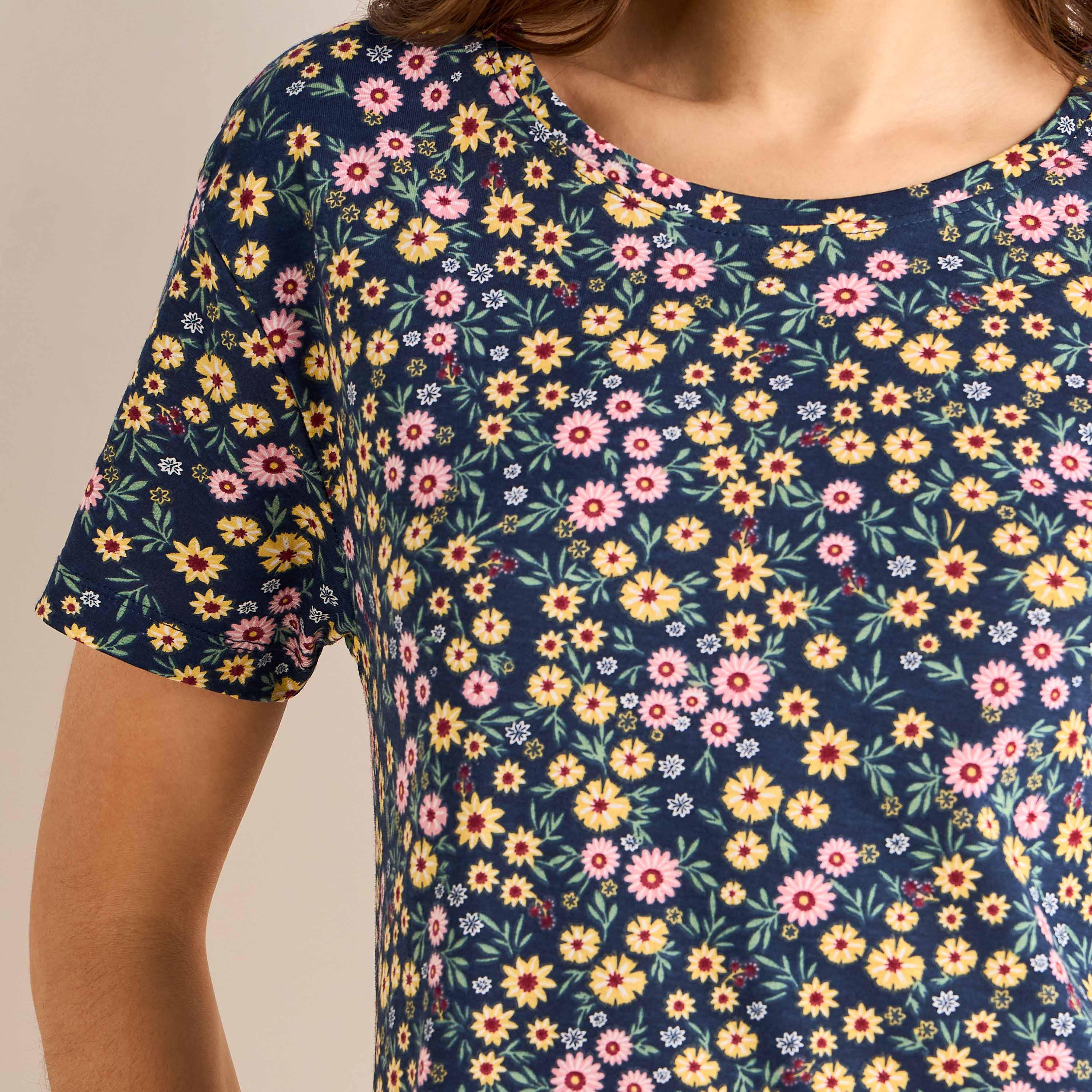قميص نوم بطبعات زهرية وأكمام قصيرة-women-clothing-nightwear-nighties-image-4
