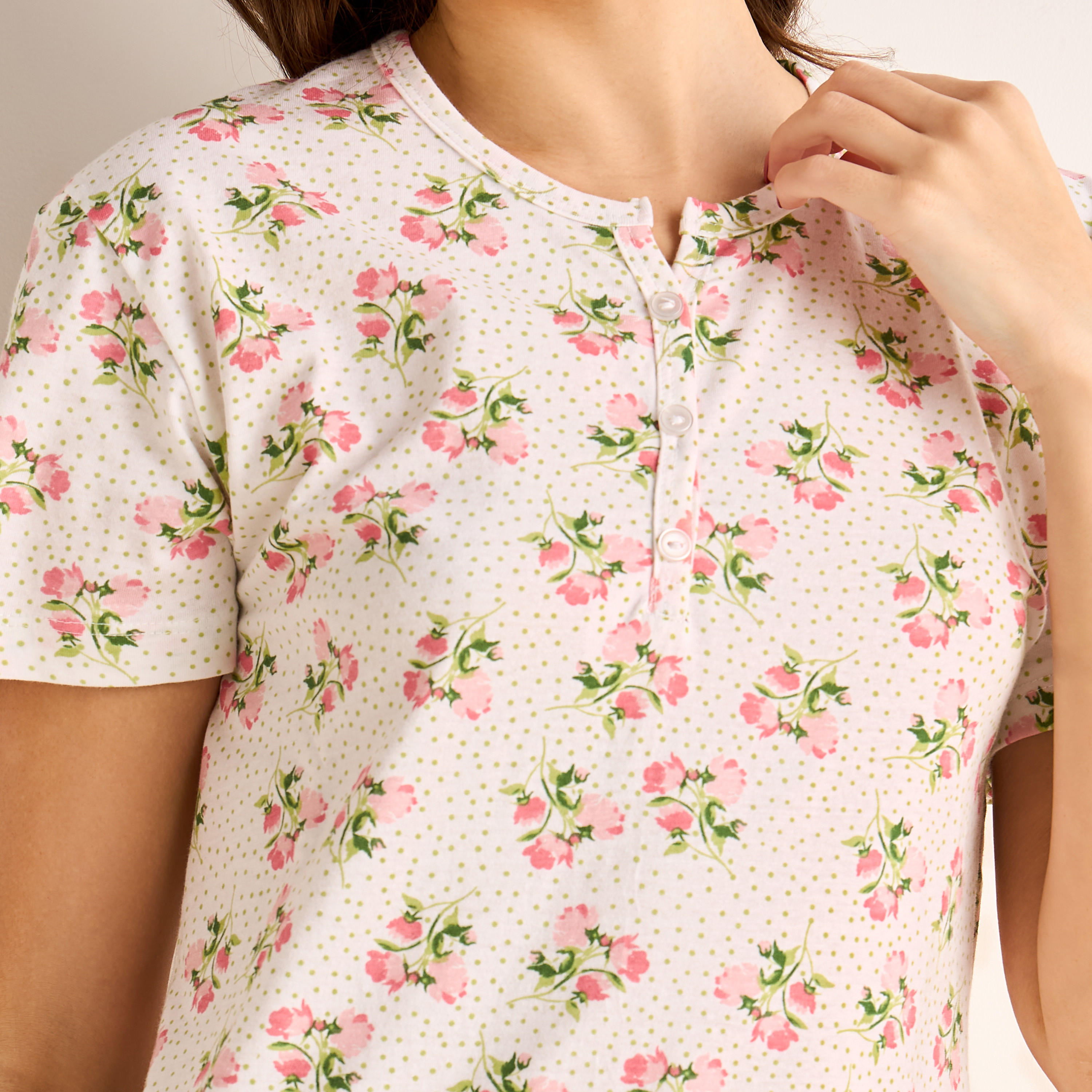 قميص نوم بطبعات وأكمام قصيرة-women-clothing-nightwear-nighties-image-3
