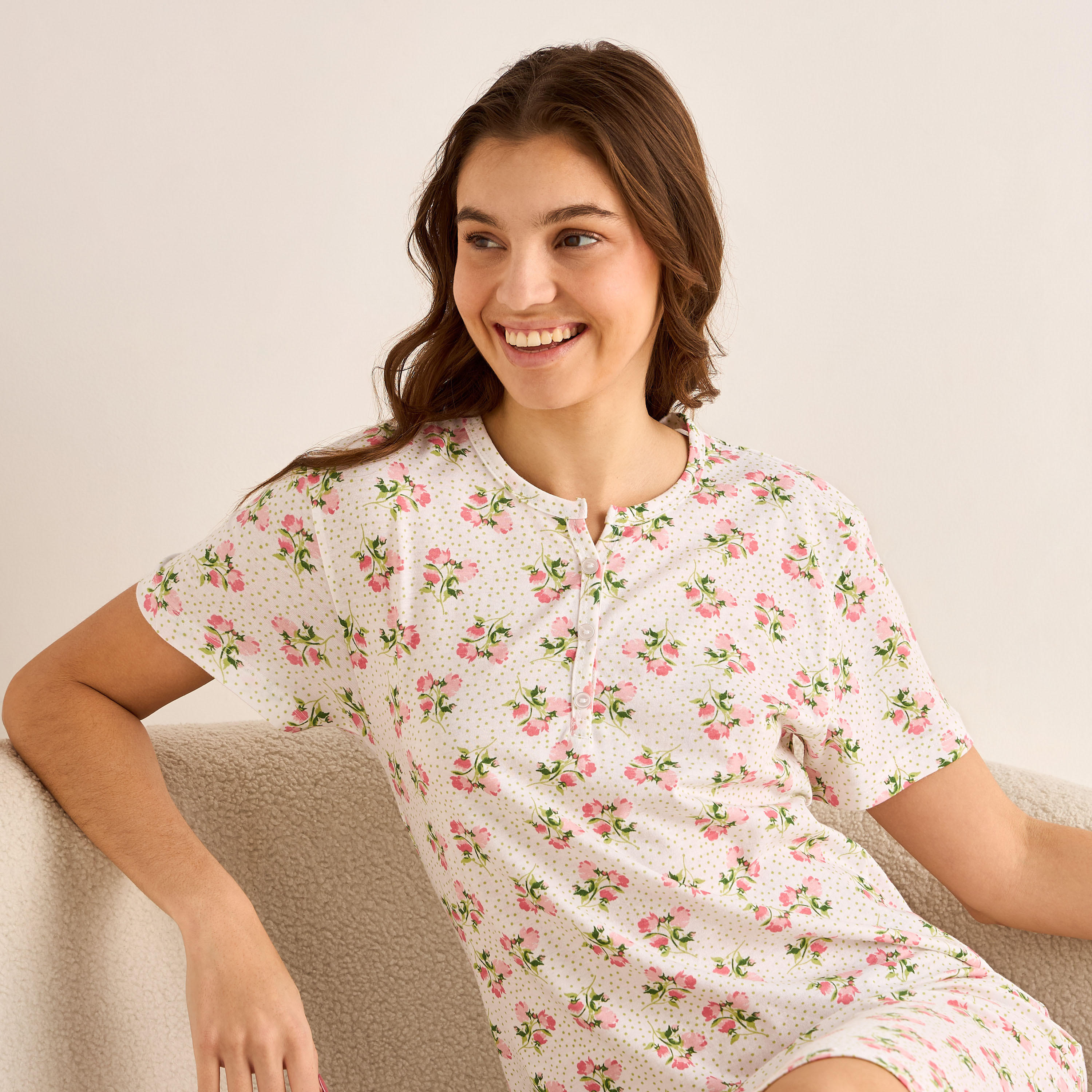 قميص نوم بطبعات وأكمام قصيرة-women-clothing-nightwear-nighties-image-1