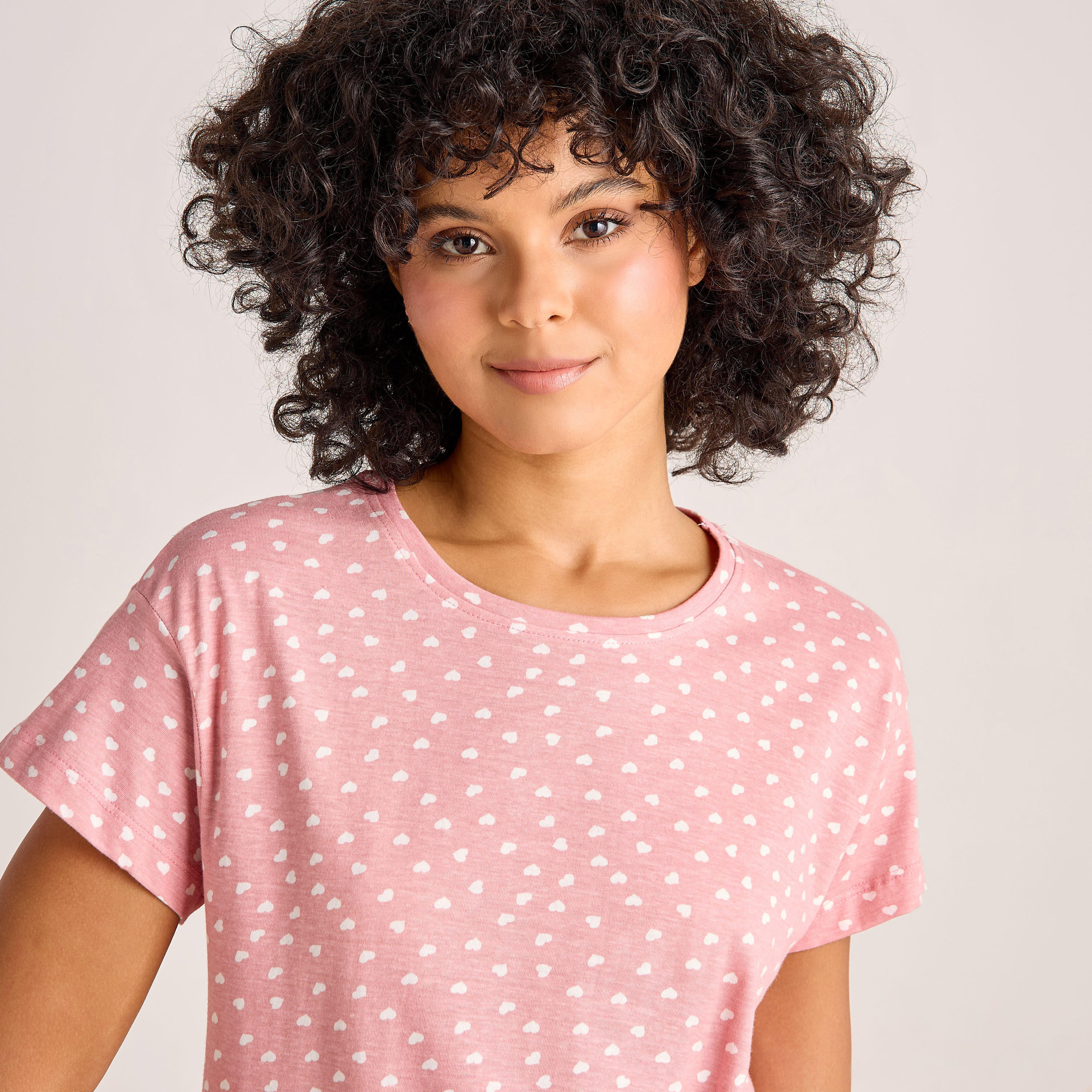 طقم تيشيرت وبنطلون بيجاما بطبعات-women-clothing-nightwear-pyjamas-longsets-image-2
