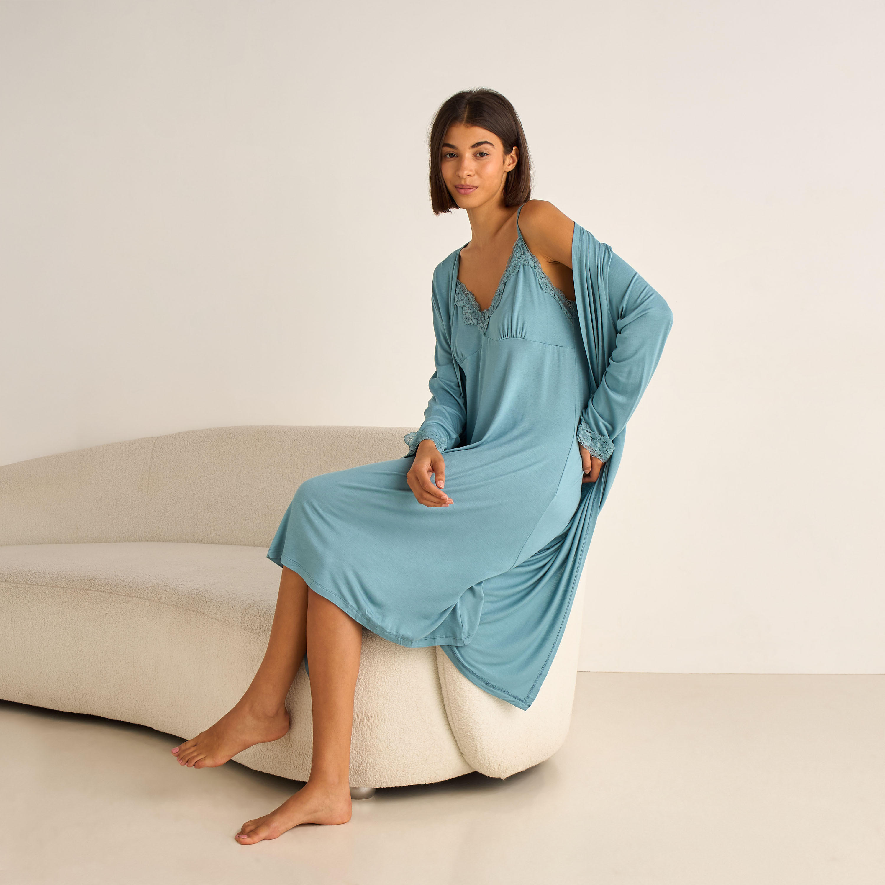 فستان نوم دون أكمام بتفاصيل دانتيل مع روب-women-clothing-nightwear-nighties-image-1