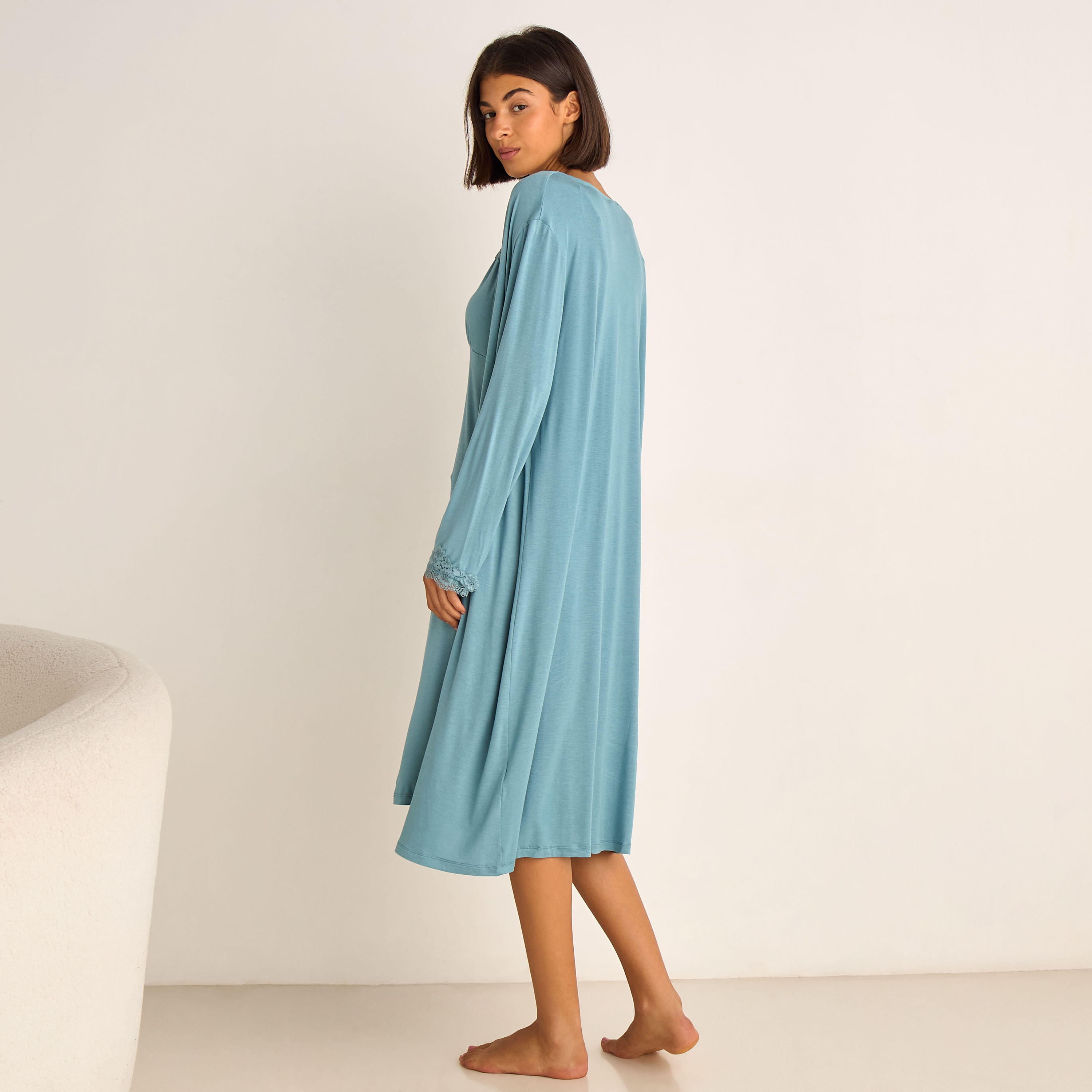 فستان نوم دون أكمام بتفاصيل دانتيل مع روب-women-clothing-nightwear-nighties-image-4