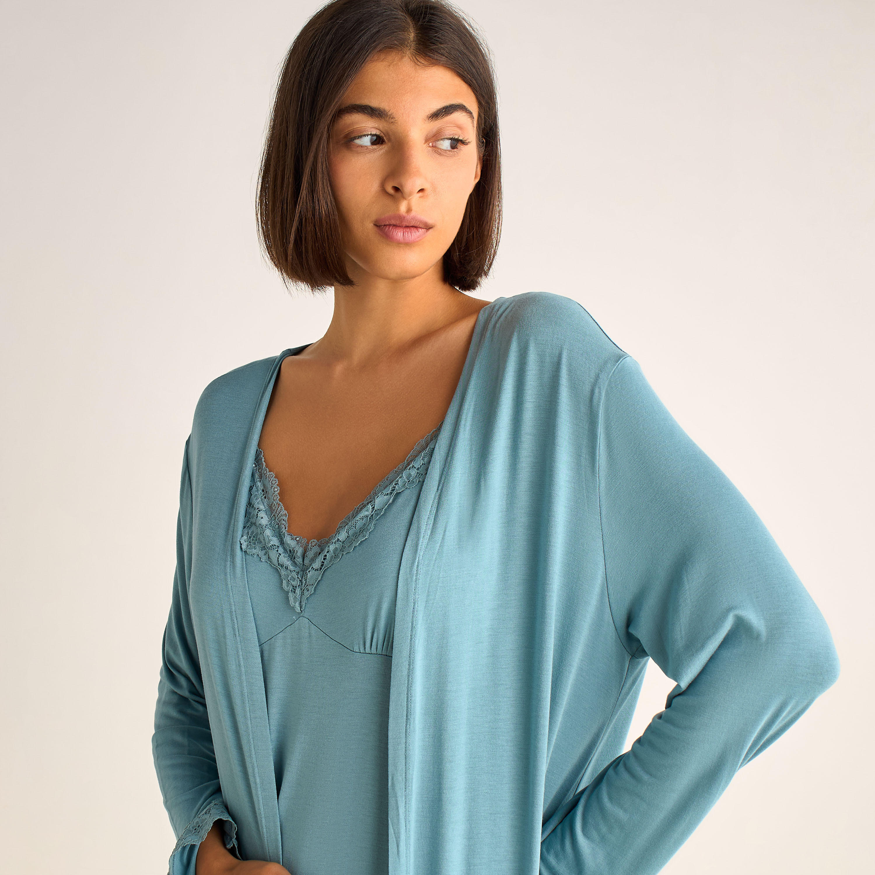 فستان نوم دون أكمام بتفاصيل دانتيل مع روب-women-clothing-nightwear-nighties-image-5