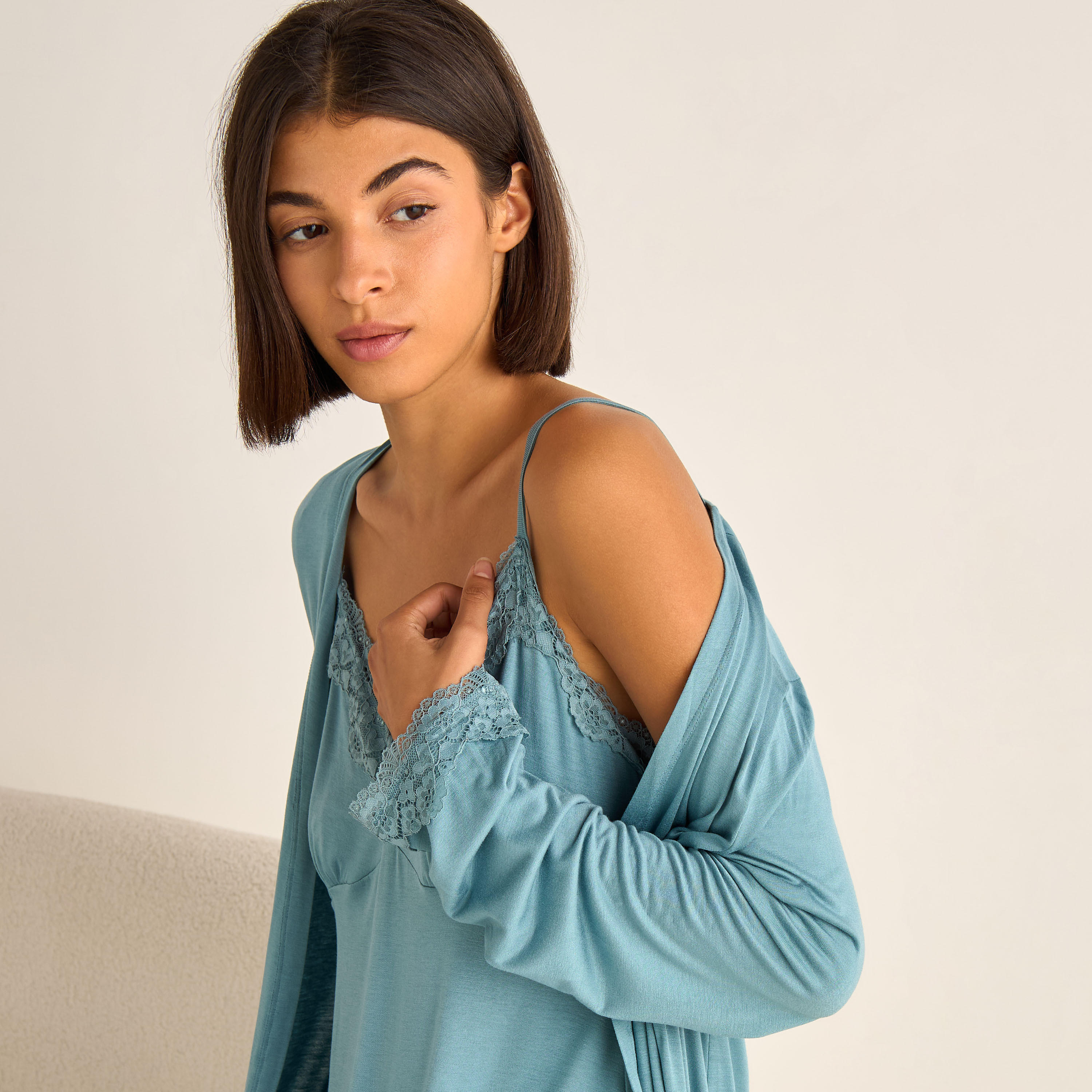 فستان نوم دون أكمام بتفاصيل دانتيل مع روب-women-clothing-nightwear-nighties-image-6