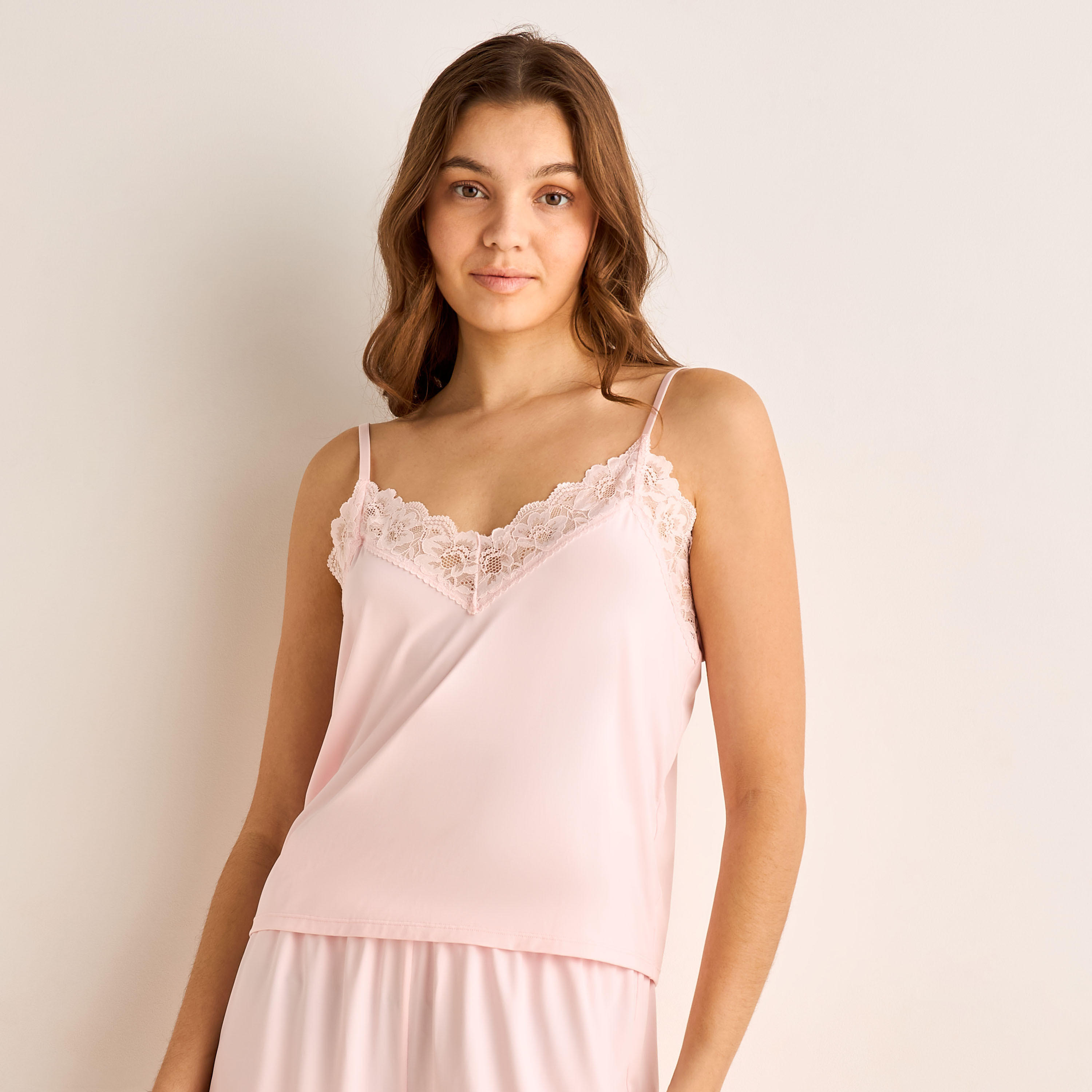 طقم بيجاما شورت وبلوزة بحمالات قابلة للتعديل-women-clothing-nightwear-pyjamas-shortsets-image-5