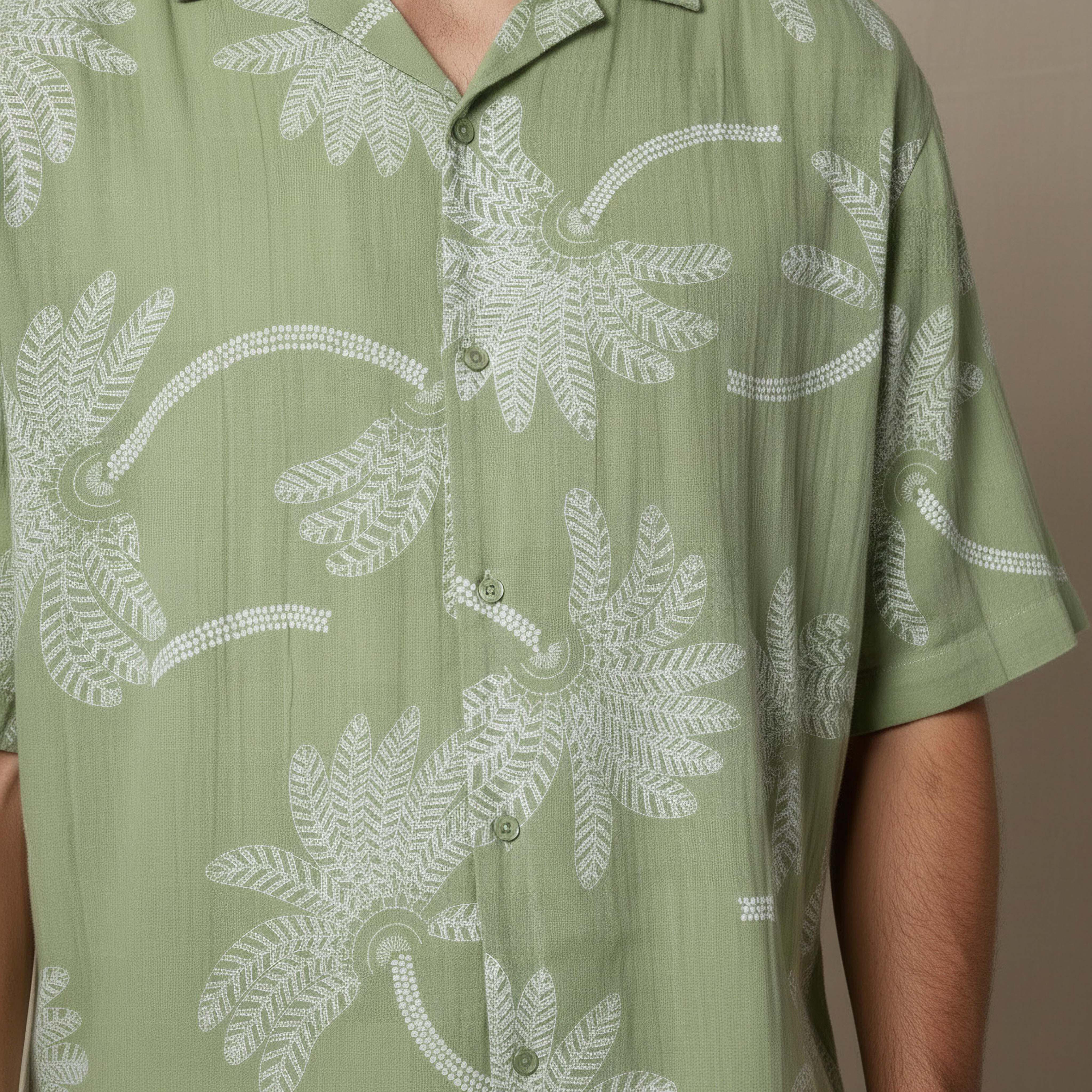 قميص بياقة كامب وطبعات نخيل وأكمام قصيرة للرجال-men-clothing-shirts-image-4