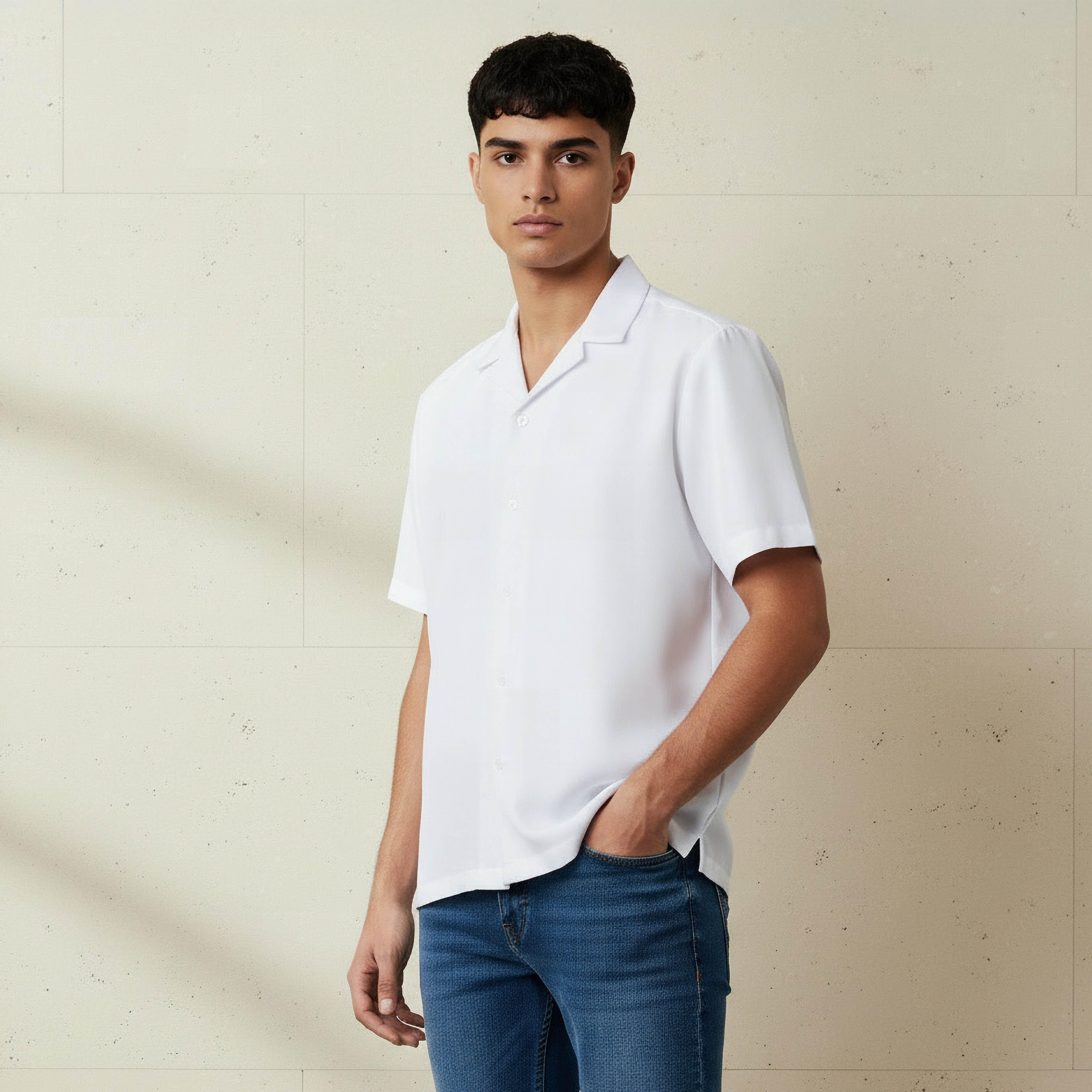 قميص بارز الملمس بياقة كامب وأكمام قصيرة وقصة عادية للرجال-men-clothing-shirts-image-1
