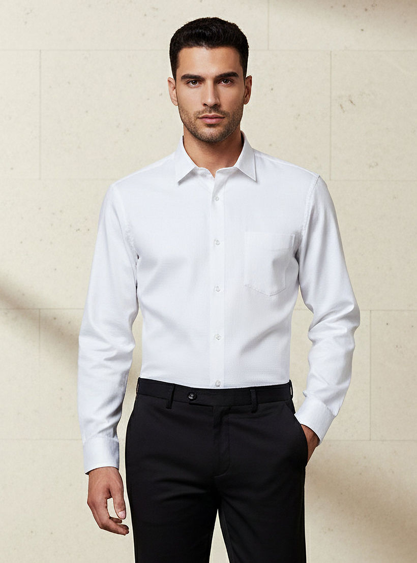 قميص دوبي بارز الملمس بقصّة عادية بياقة-men-clothing-shirts-image-1