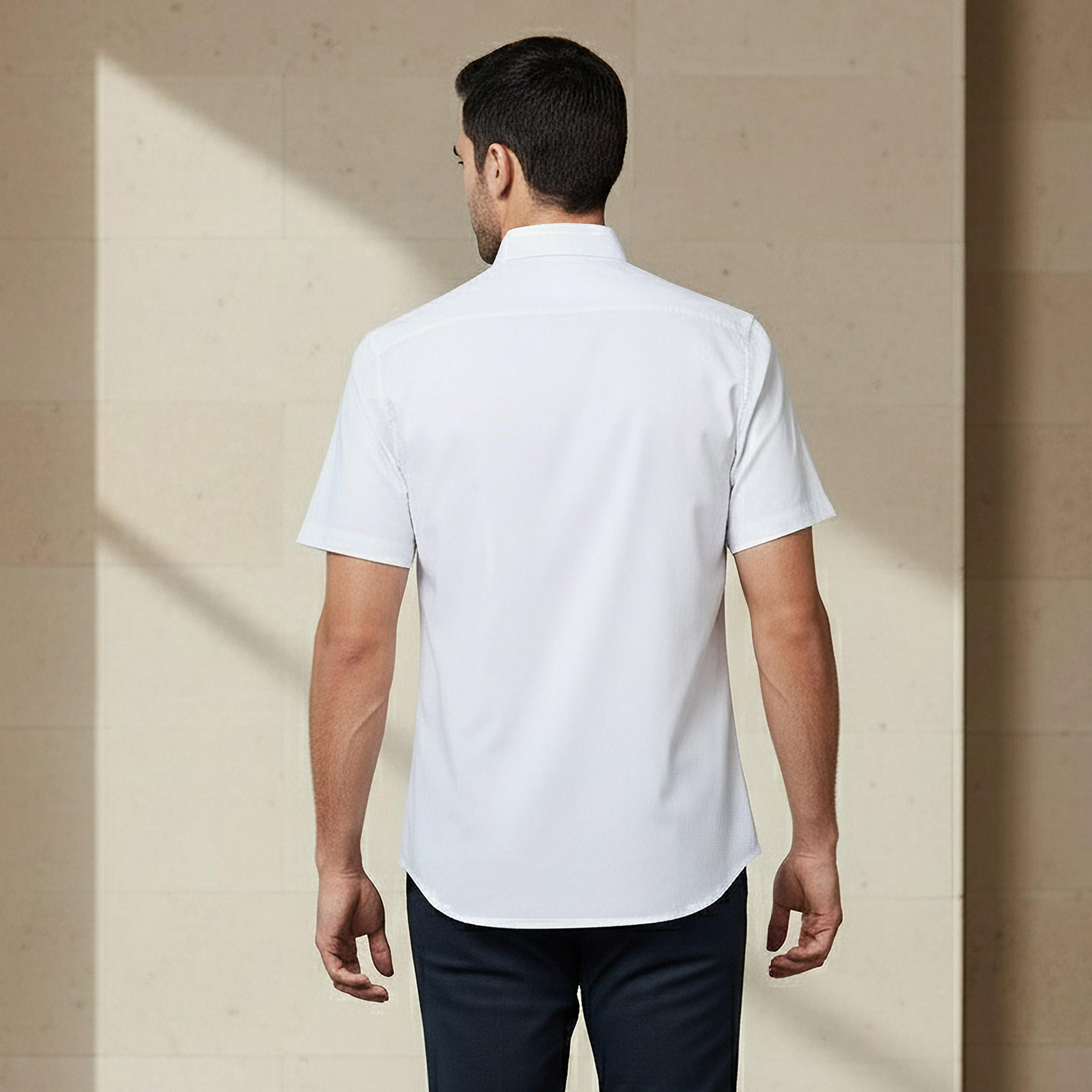 قميص بقصّة عادية وياقة عادية وأكمام قصيرة وأزرار للرجال-men-clothing-shirts-image-3