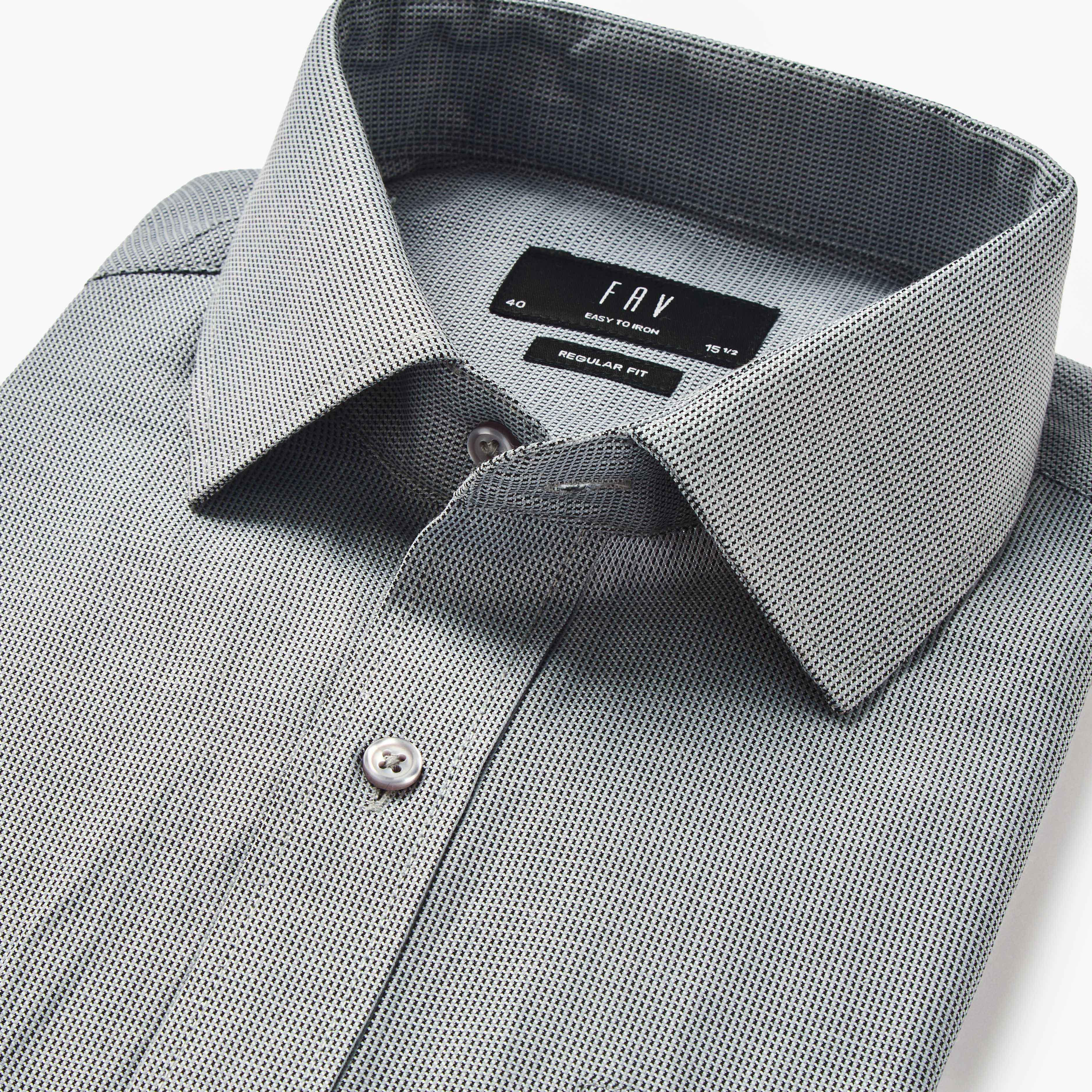 قميص رجالي بارز الملمس بأكمام طويلة وياقة وقصة ضيقة-men-clothing-shirts-image-2