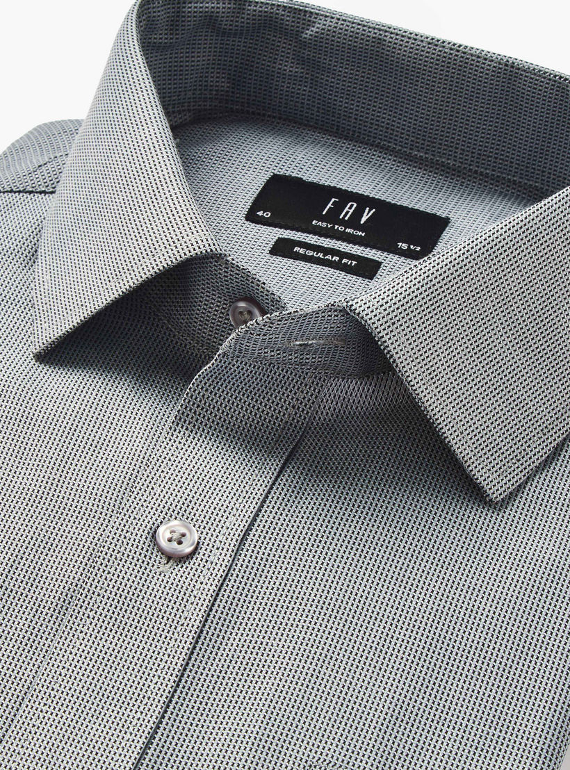 قميص رجالي بارز الملمس بأكمام طويلة وياقة وقصة ضيقة-men-clothing-shirts-image-2