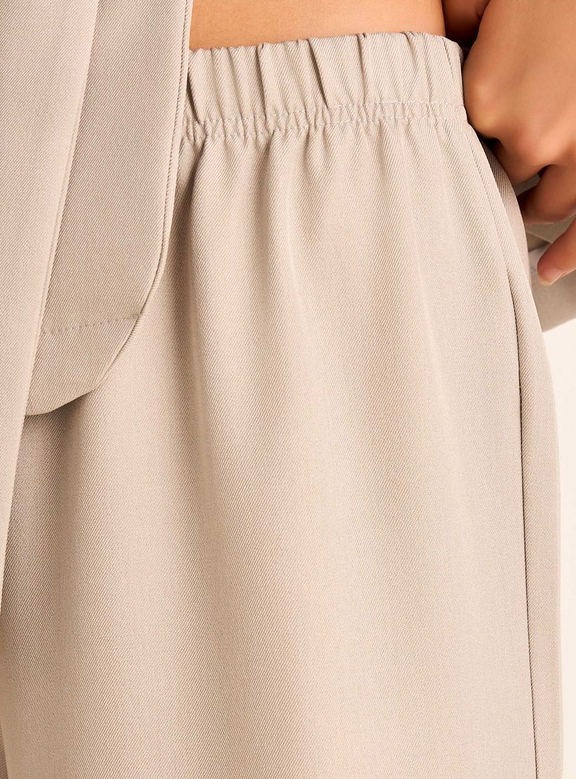 طقم منسق بلوزة ملفوفة وبنطلون واسع الساق-women-clothing-coordsets-image-6
