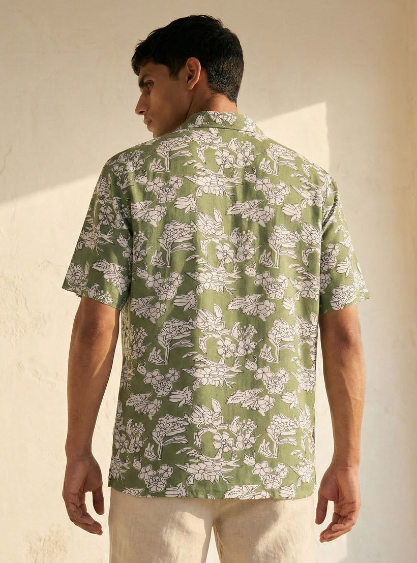 قميص فيسكوز بقصة عادية وياقة كامب وطبعات وأكمام قصيرة للرجال-men-clothing-shirts-image-4
