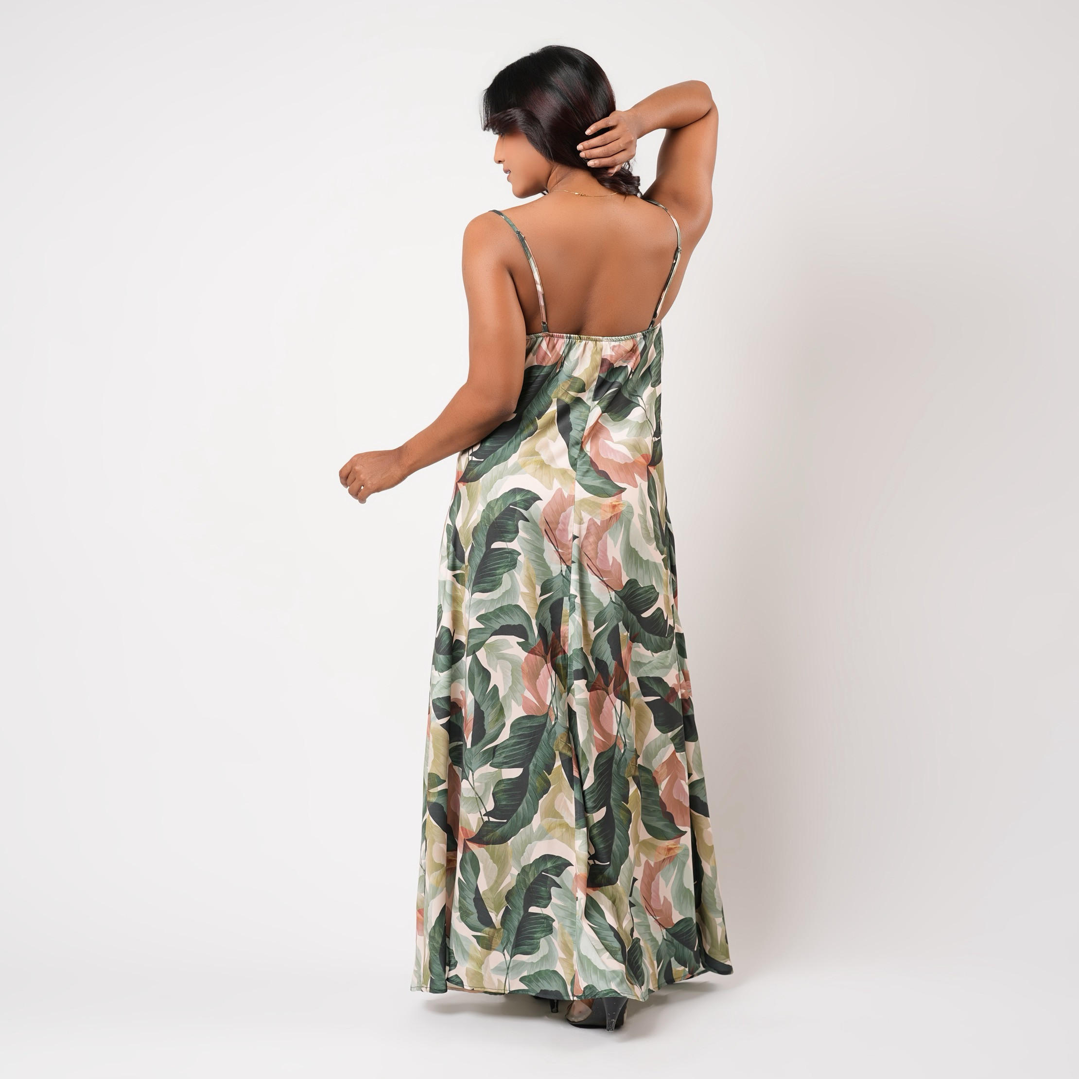 فستان نوم ماكسي بدون أكمام بطبعات استوائية من آدارايا-women-clothing-nightwear-nighties-image-3