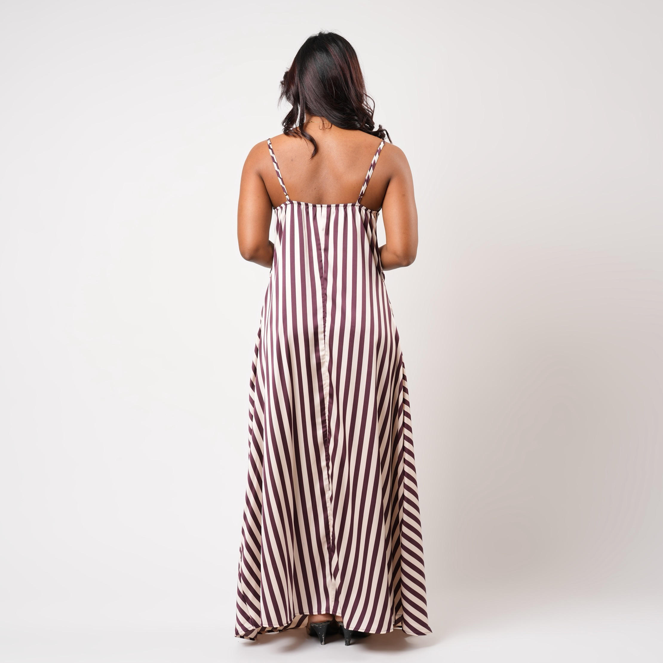 فستان نوم ماكسي بدون أكمام مخطّط من آدارايا-women-clothing-nightwear-nighties-image-3