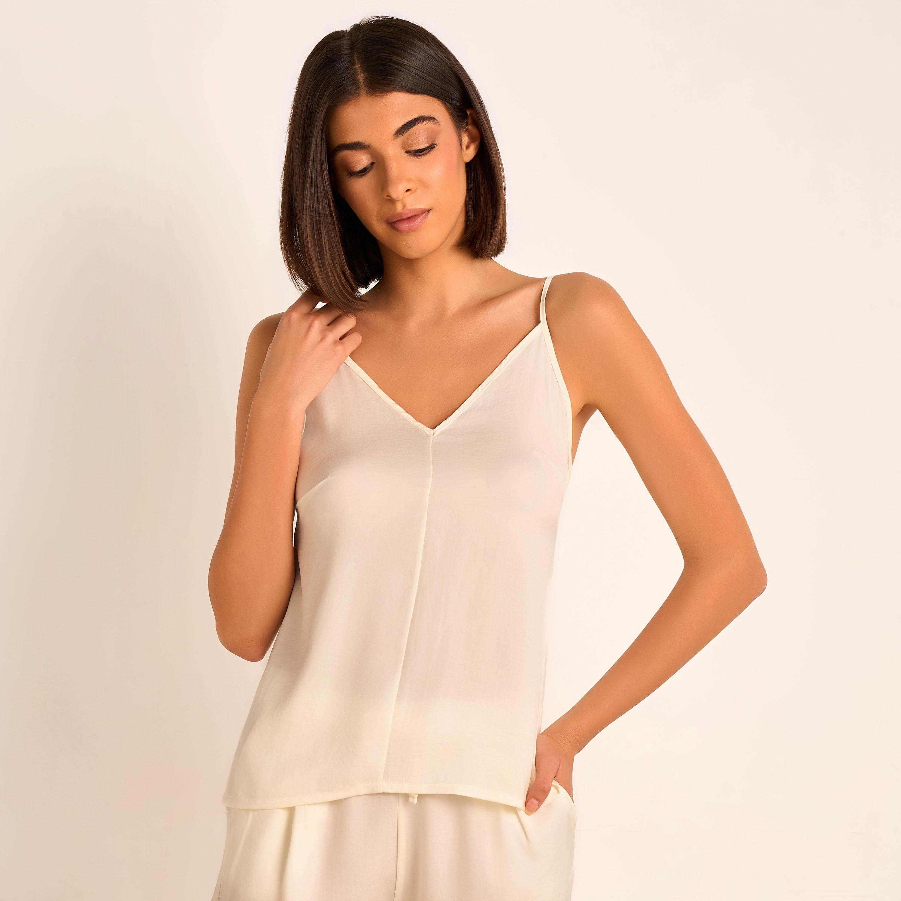 طقم بيجاما شورت وبلوزة دون أكمام من أدارايا-women-clothing-nightwear-pyjamas-shortsets-image-2