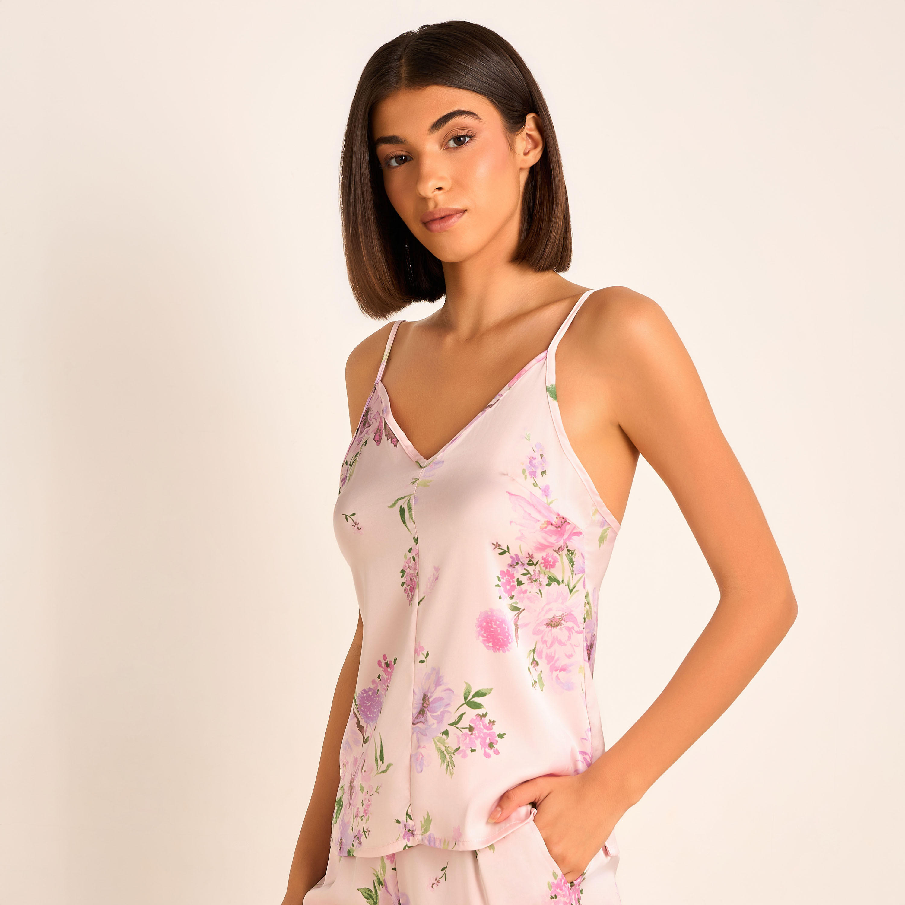 طقم بيجاما شورت وبلوزة دون أكمام من أدارايا-women-clothing-nightwear-pyjamas-shortsets-image-2