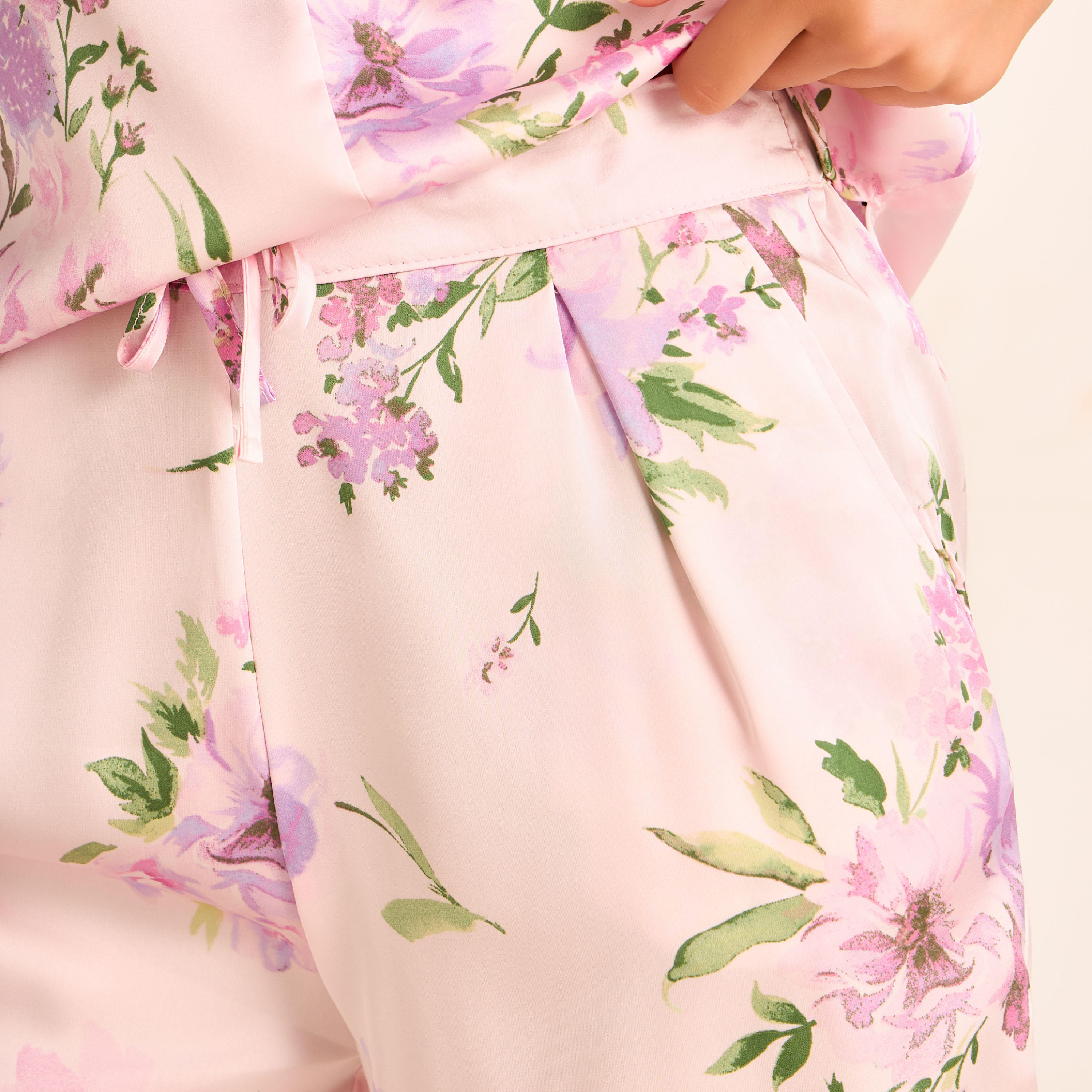 طقم بيجاما شورت وبلوزة دون أكمام من أدارايا-women-clothing-nightwear-pyjamas-shortsets-image-5