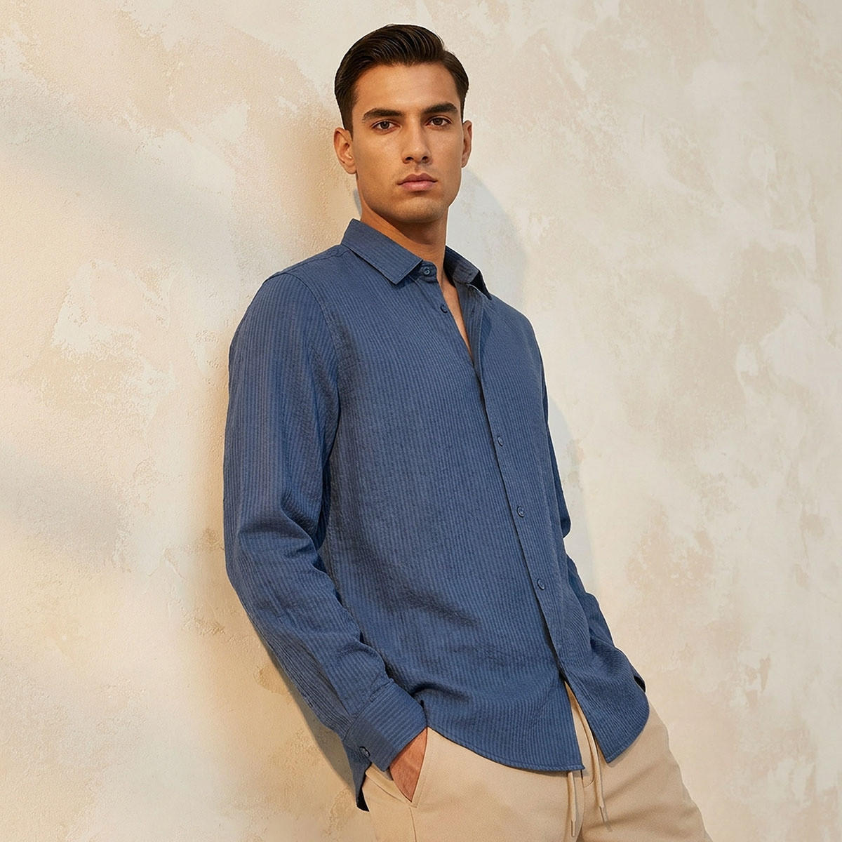 قميص مقلم من مزيج الكتان بقصة عادية وياقة عادية وأكمام طويلة للرجال-men-clothing-shirts-image-1
