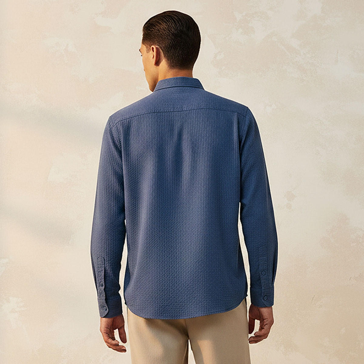 قميص مقلم من مزيج الكتان بقصة عادية وياقة عادية وأكمام طويلة للرجال-men-clothing-shirts-image-4