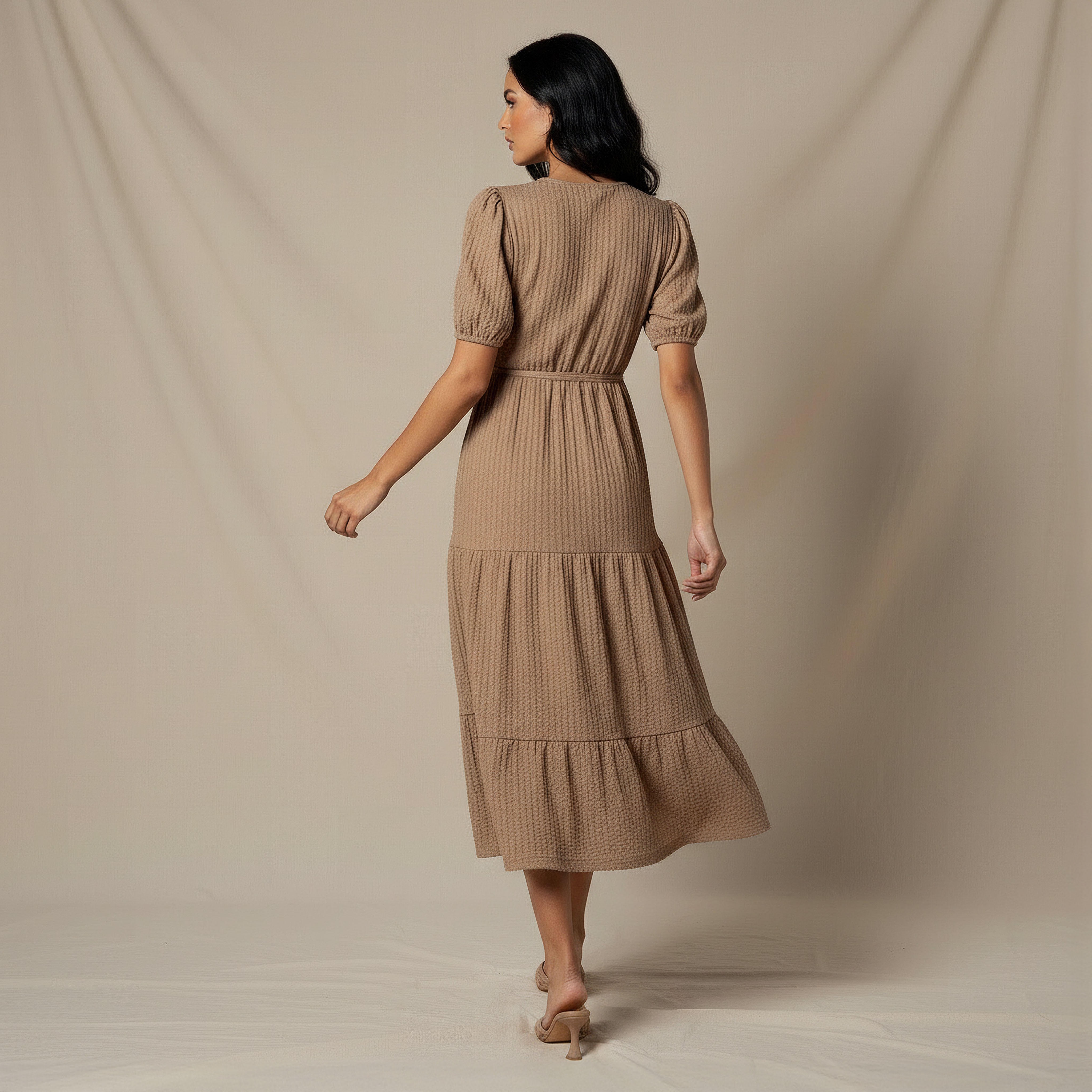 فستان ميدي بارز الملمس بطبقات وأكمام قصيرة منفوخة-women-clothing-dresses-image-3