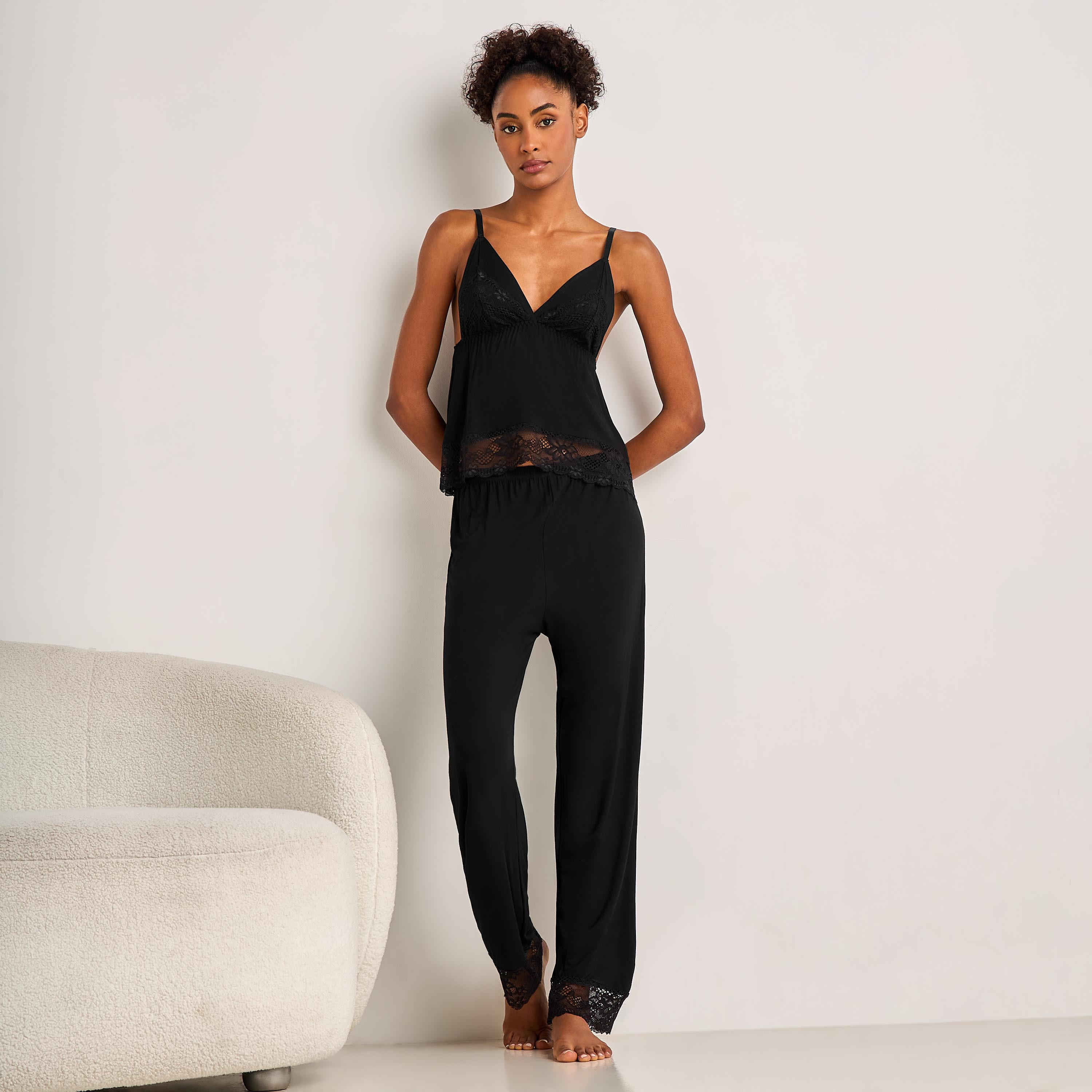 طقم بيجاما بنطلون وبلوزة بحمالات رفيعة-women-clothing-nightwear-pyjamas-longsets-image-7