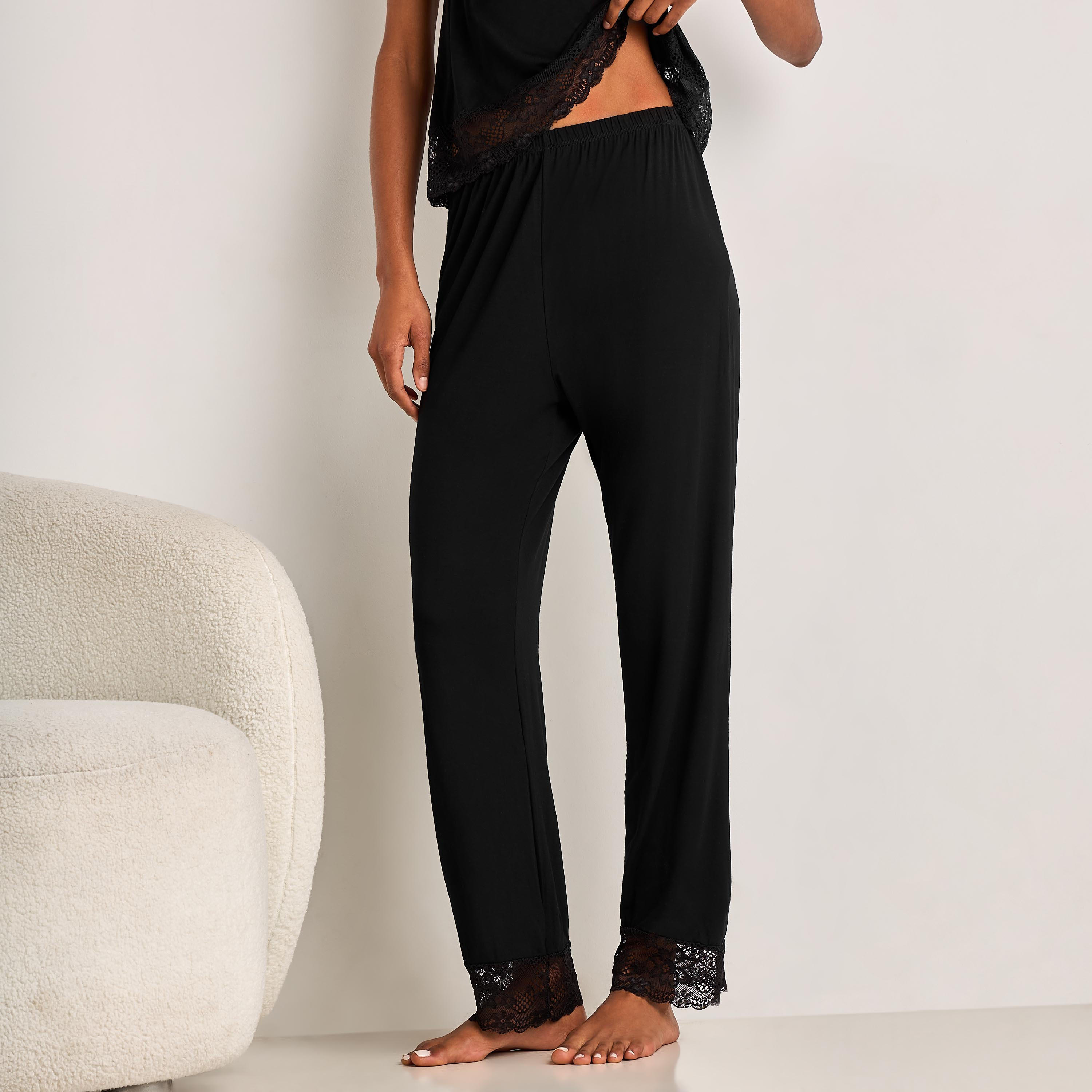 طقم بيجاما بنطلون وبلوزة بحمالات رفيعة-women-clothing-nightwear-pyjamas-longsets-image-4