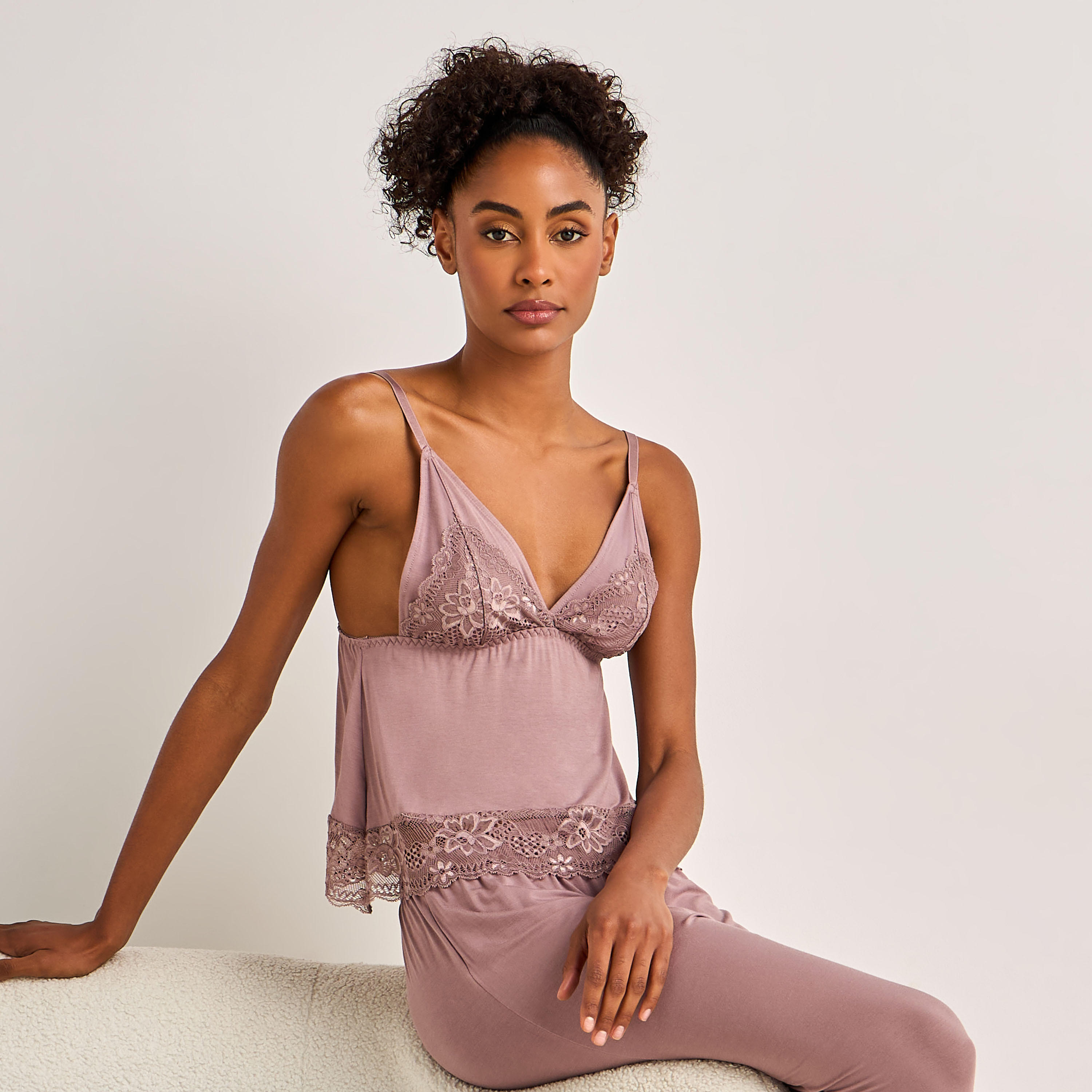 طقم بيجاما بنطلون وبلوزة بحمالات رفيعة-women-clothing-nightwear-pyjamas-longsets-image-5