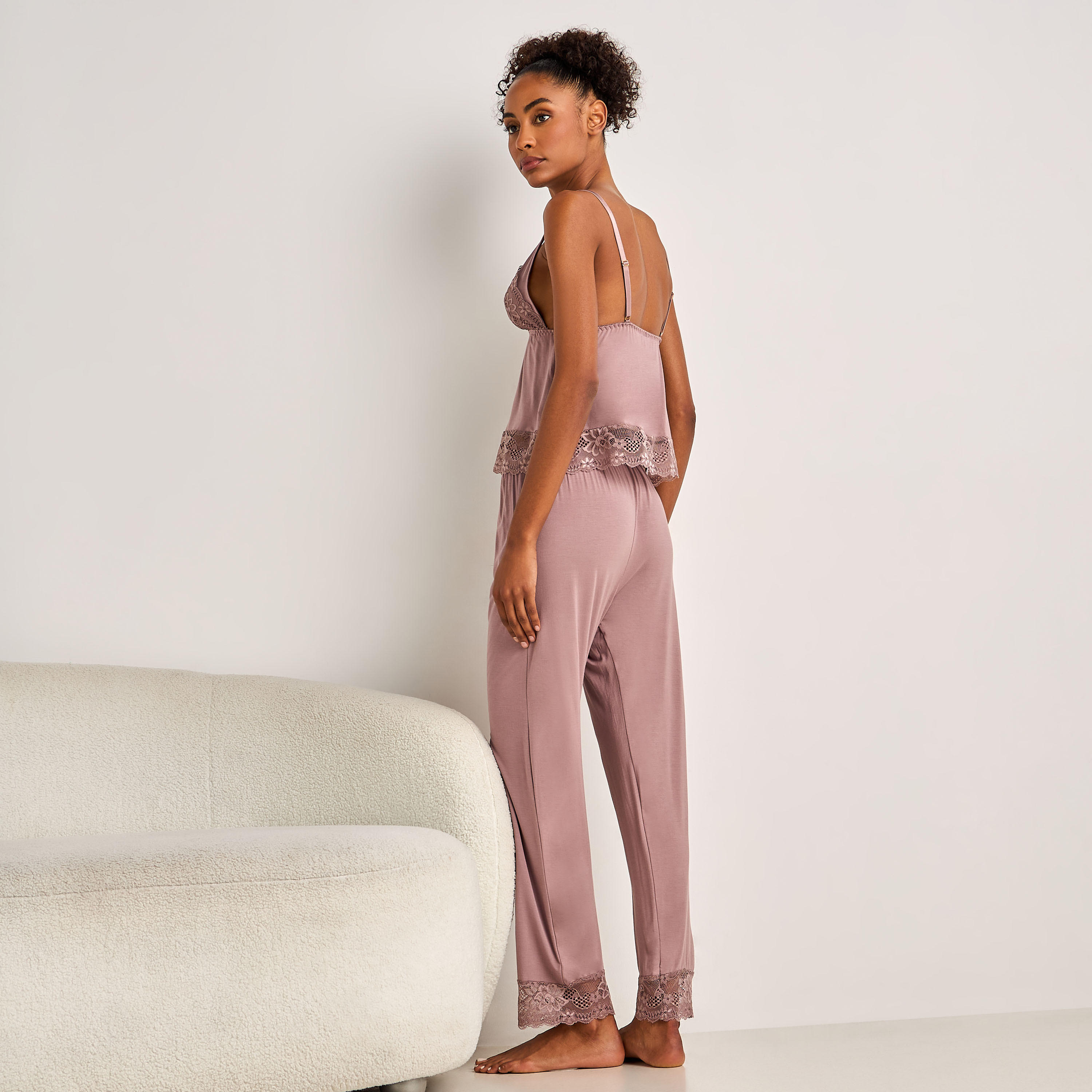 طقم بيجاما بنطلون وبلوزة بحمالات رفيعة-women-clothing-nightwear-pyjamas-longsets-image-4