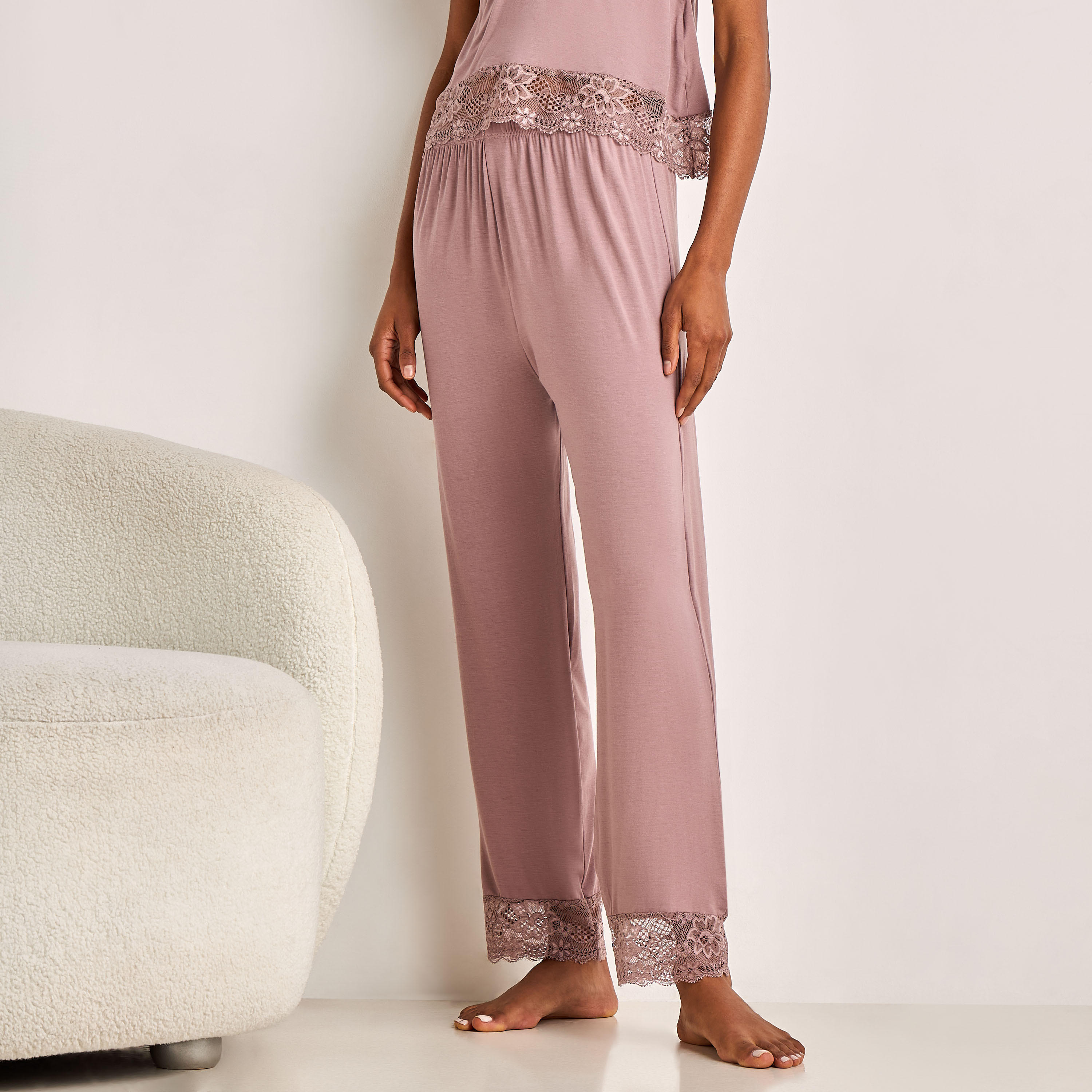طقم بيجاما بنطلون وبلوزة بحمالات رفيعة-women-clothing-nightwear-pyjamas-longsets-image-3