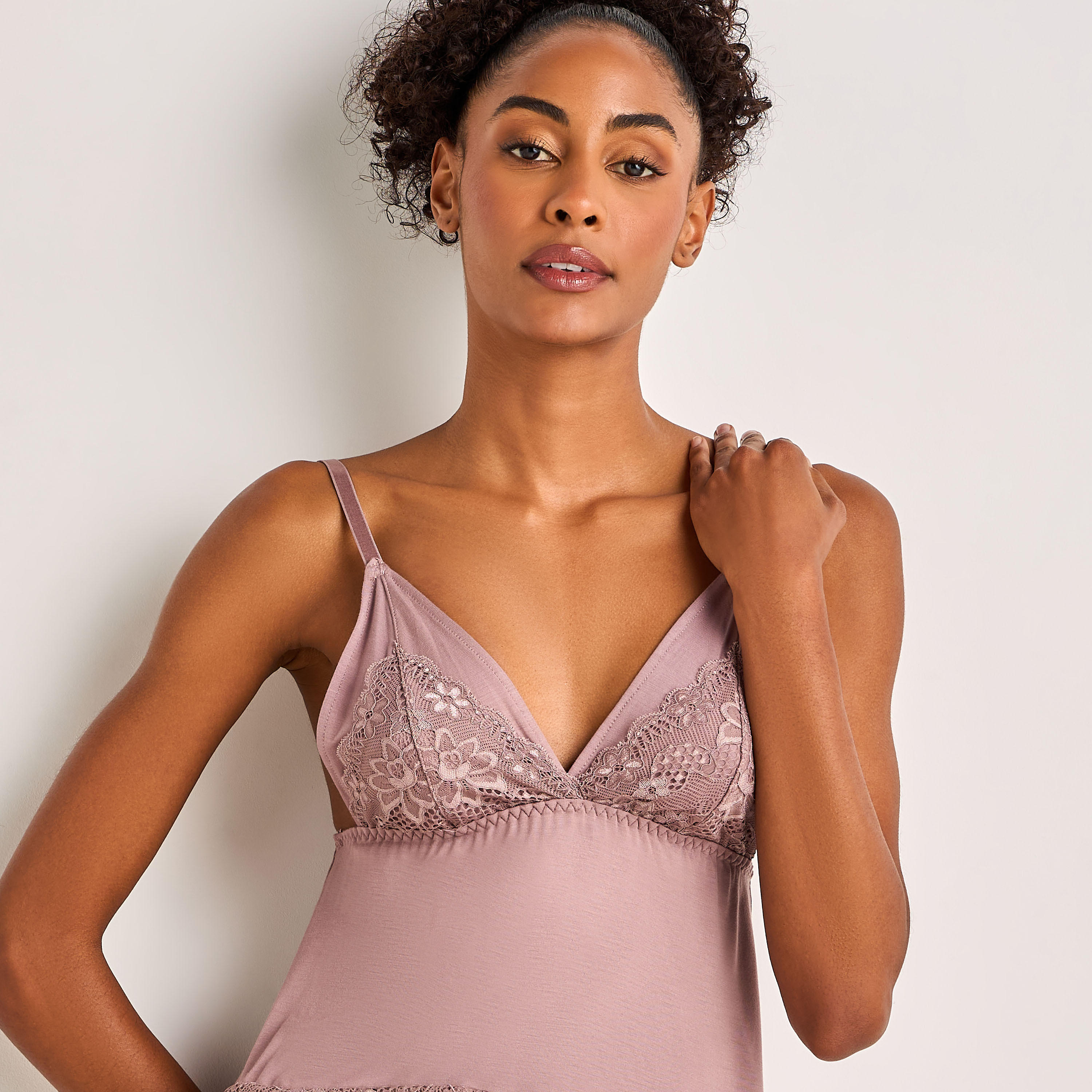 طقم بيجاما بنطلون وبلوزة بحمالات رفيعة-women-clothing-nightwear-pyjamas-longsets-image-2