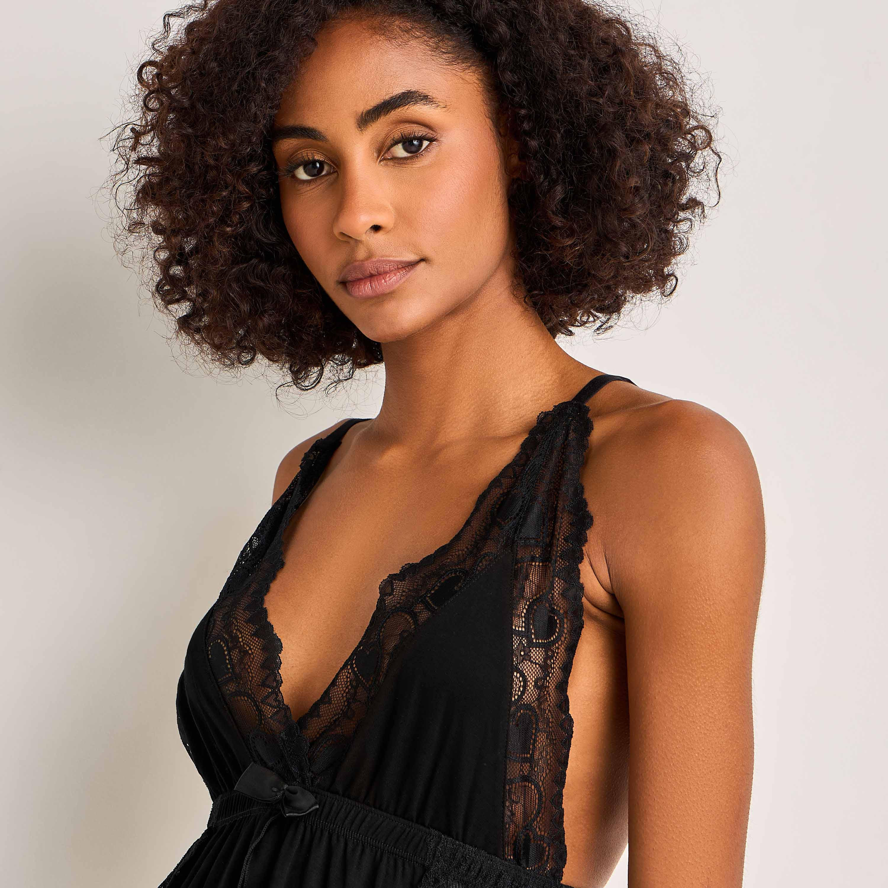 طقم بيجاما وبلوزة بحمّالات رفيعة وبنطلون بيجاما-women-clothing-nightwear-pyjamas-longsets-image-5