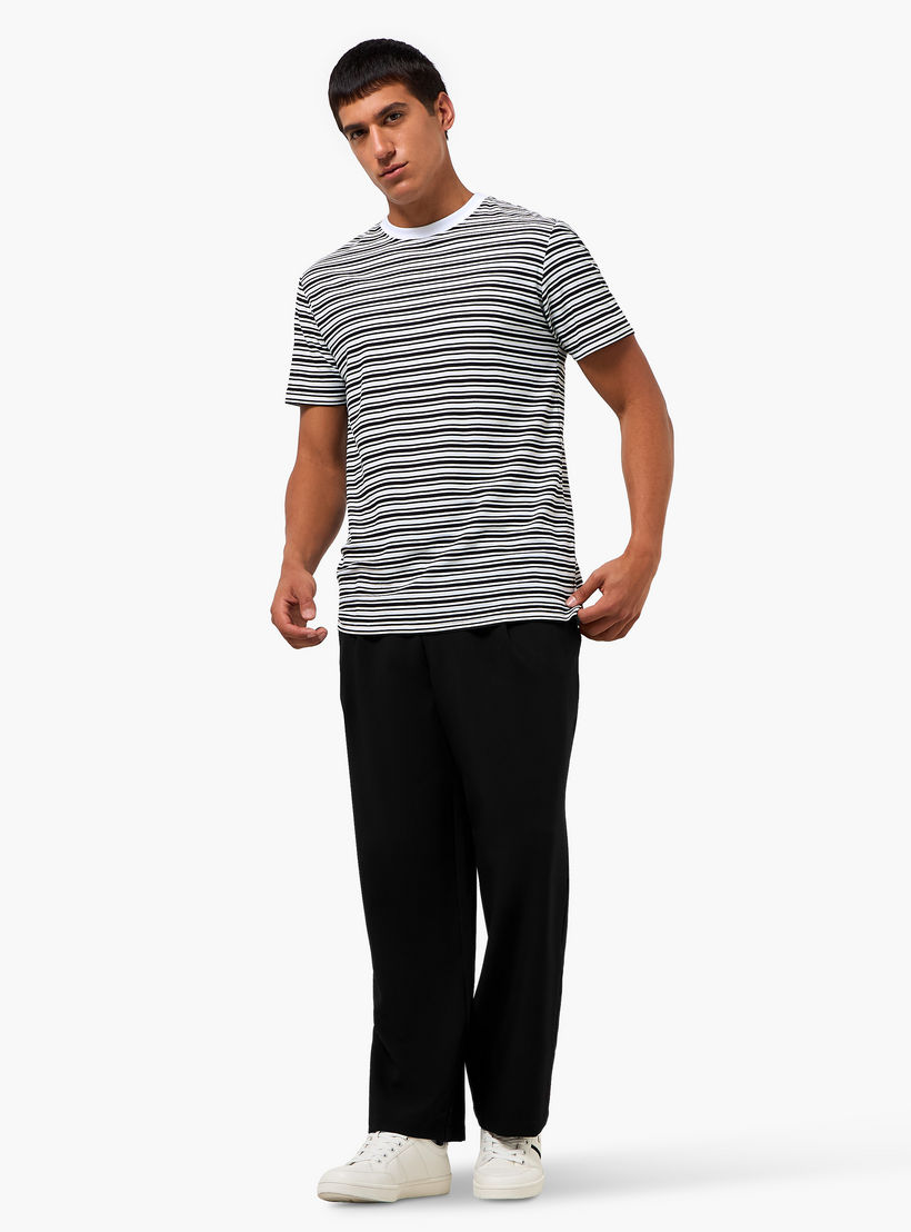 تيشيرت مقلم بقصة عادية وياقة ضيقة وأكمام قصيرة للرجال-men-clothing-tshirtsandpolos-tshirts-image-3