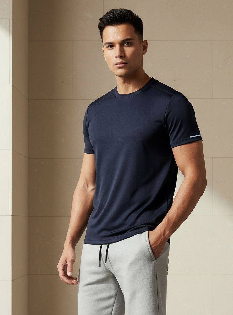 تيشيرت بقصة عادية وياقة ضيقة وأكمام قصيرة وطبعات للرجال-men-clothing-sportswearandactivewear-tshirtsandpolos-image-1