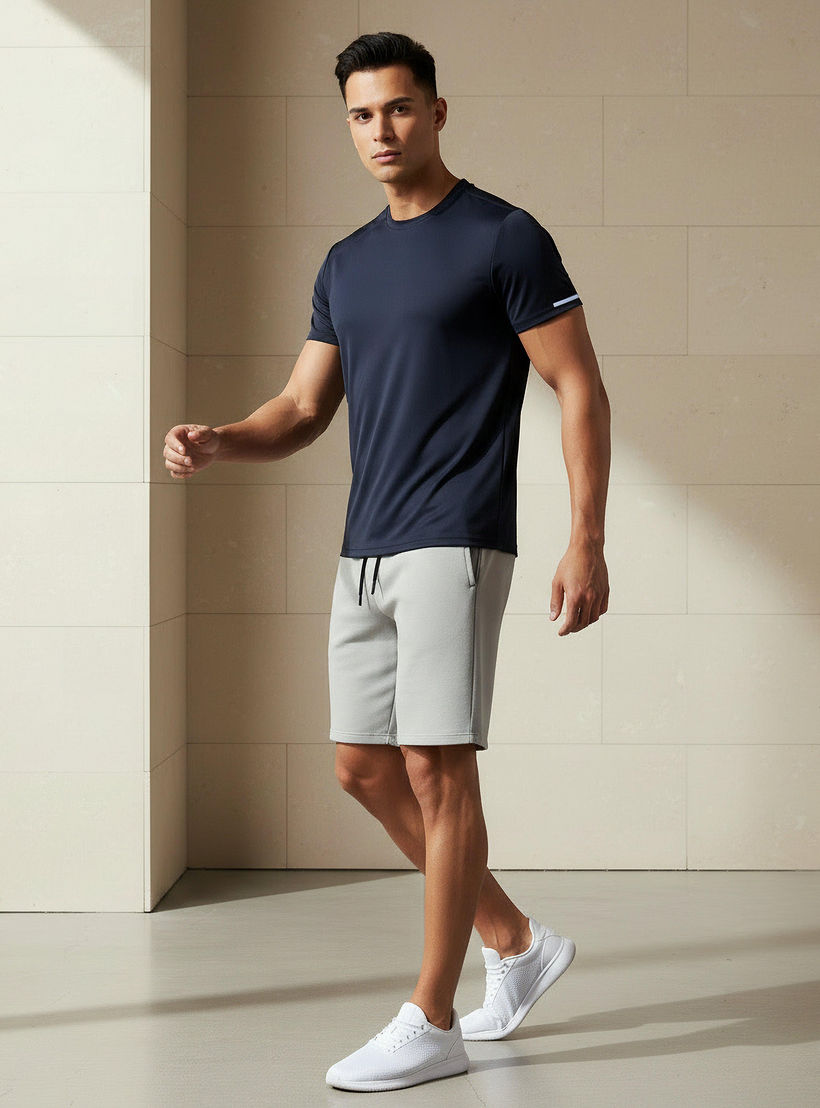 تيشيرت بقصة عادية وياقة ضيقة وأكمام قصيرة وطبعات للرجال-men-clothing-sportswearandactivewear-tshirtsandpolos-image-2