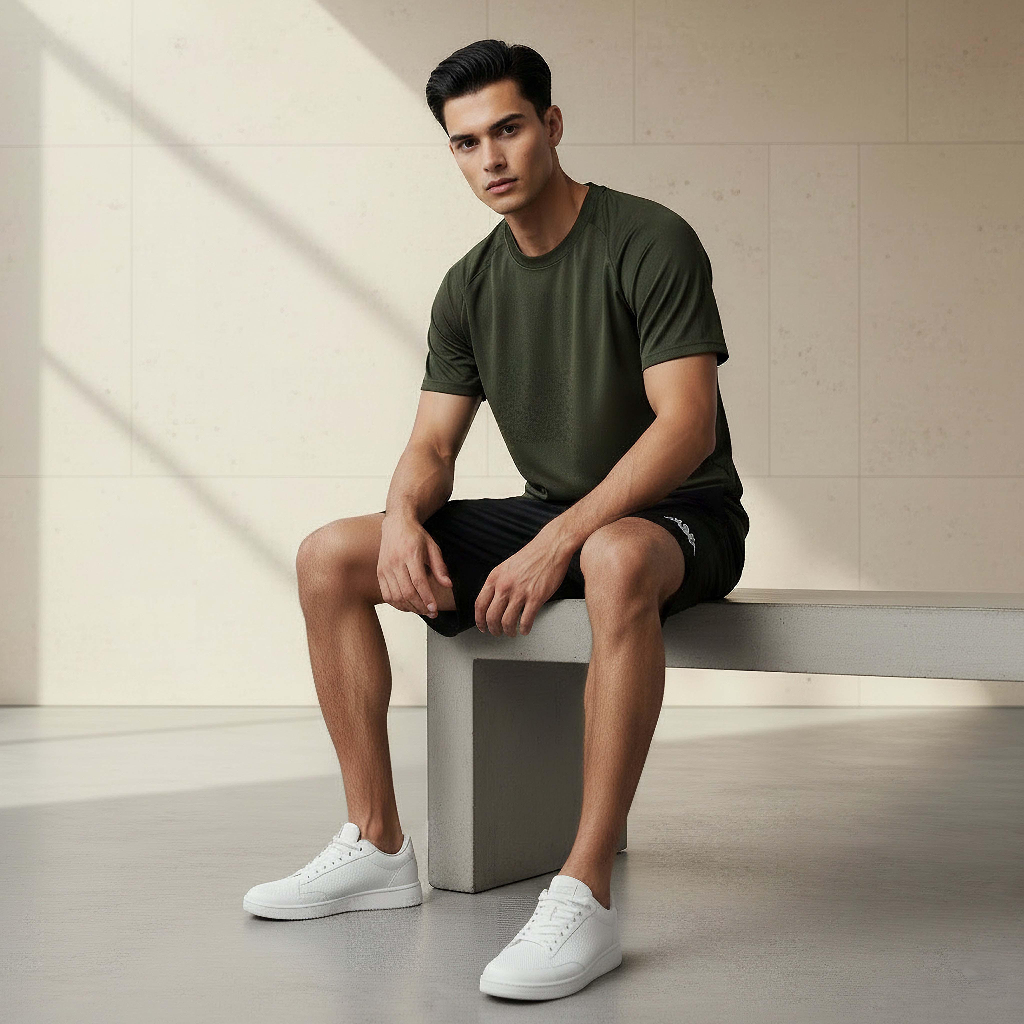 تيشيرت بقصة عادية وياقة ضيقة وأكمام قصيرة للرجال-men-clothing-tshirtsandpolos-tshirts-image-2