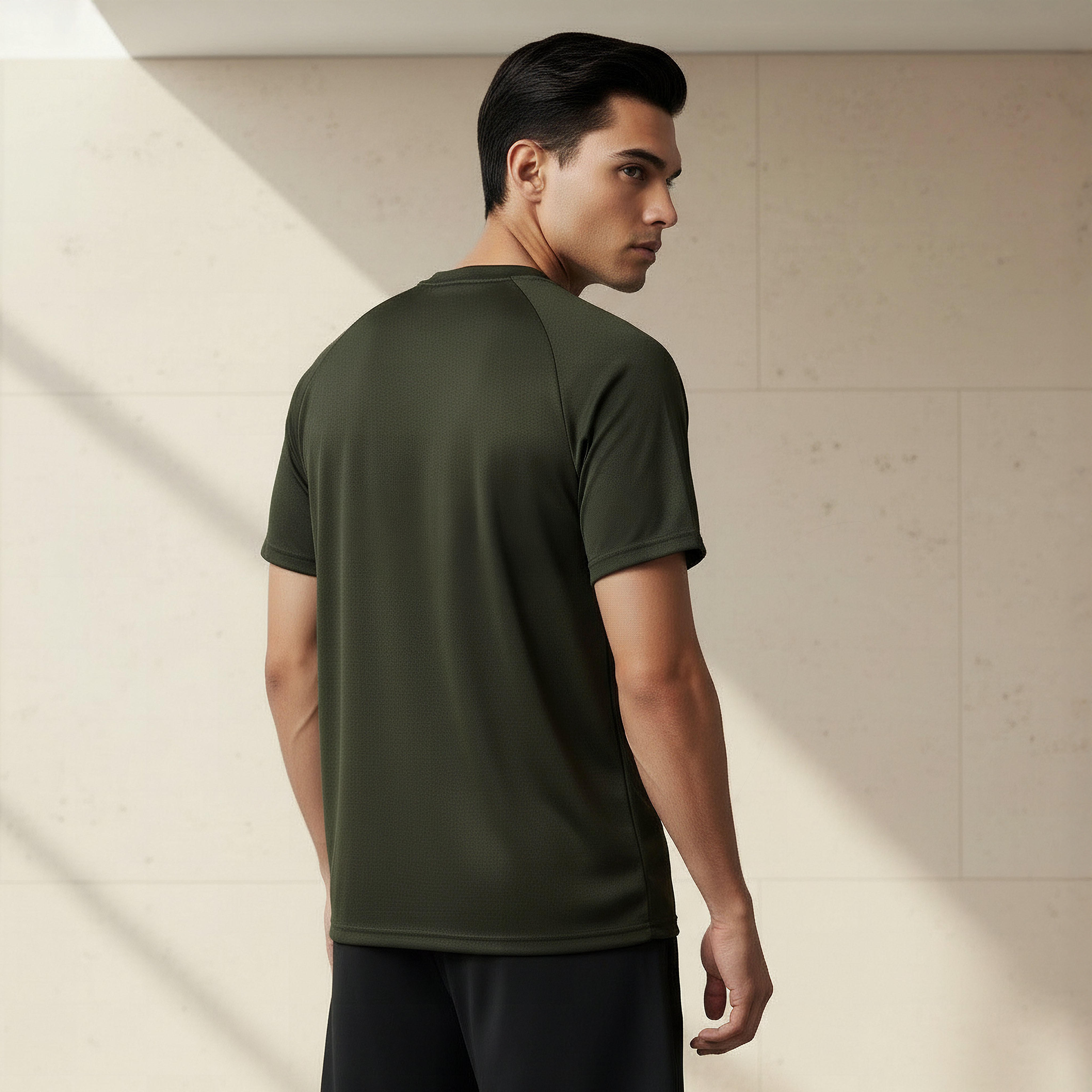 تيشيرت بقصة عادية وياقة ضيقة وأكمام قصيرة للرجال-men-clothing-tshirtsandpolos-tshirts-image-1