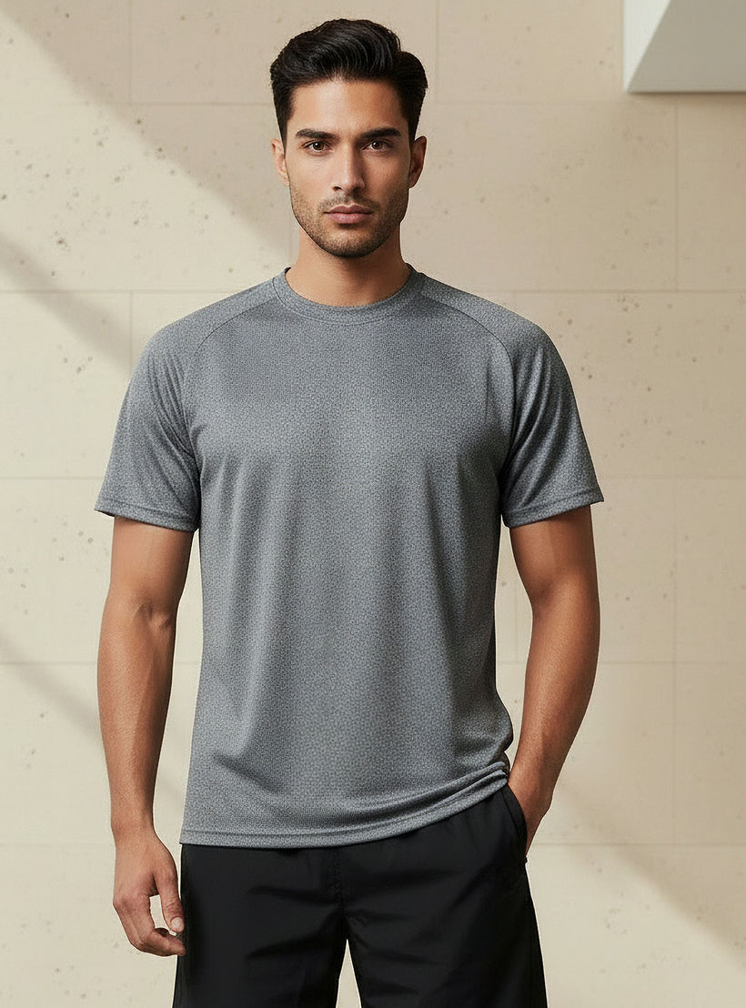تيشيرت بقصة عادية وياقة ضيقة وأكمام قصيرة للرجال-men-clothing-tshirtsandpolos-tshirts-image-1