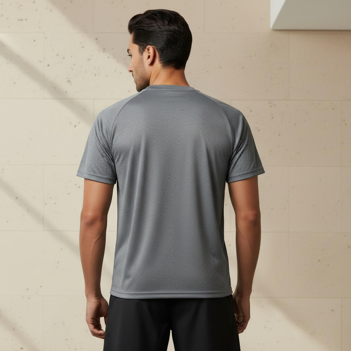 تيشيرت بقصة عادية وياقة ضيقة وأكمام قصيرة للرجال-men-clothing-tshirtsandpolos-tshirts-image-4