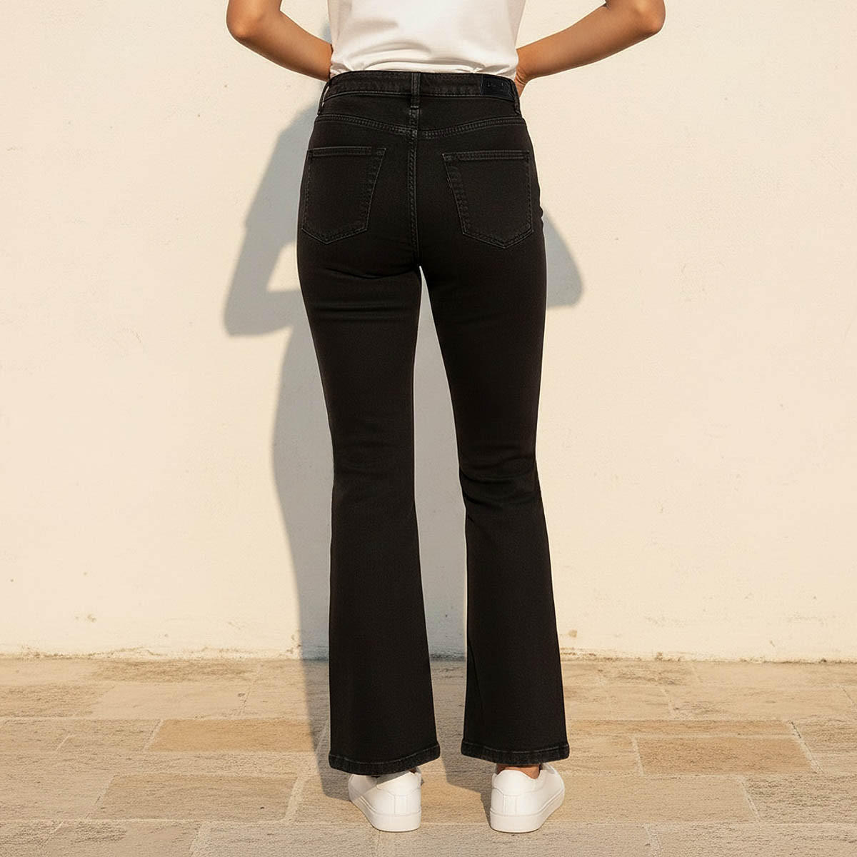 بنطلون جينز بقصّة الأبوات وخصر مرتفع للنساء من لي كوبر-women-clothing-bottoms-jeans-image-4