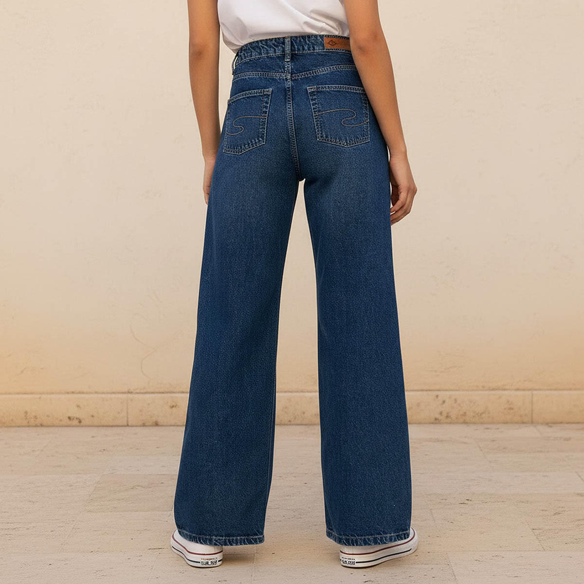 بنطلون جينز قطن واسع الساق بزر إغلاق وجيوب من لي كوبر-women-clothing-bottoms-jeans-image-4