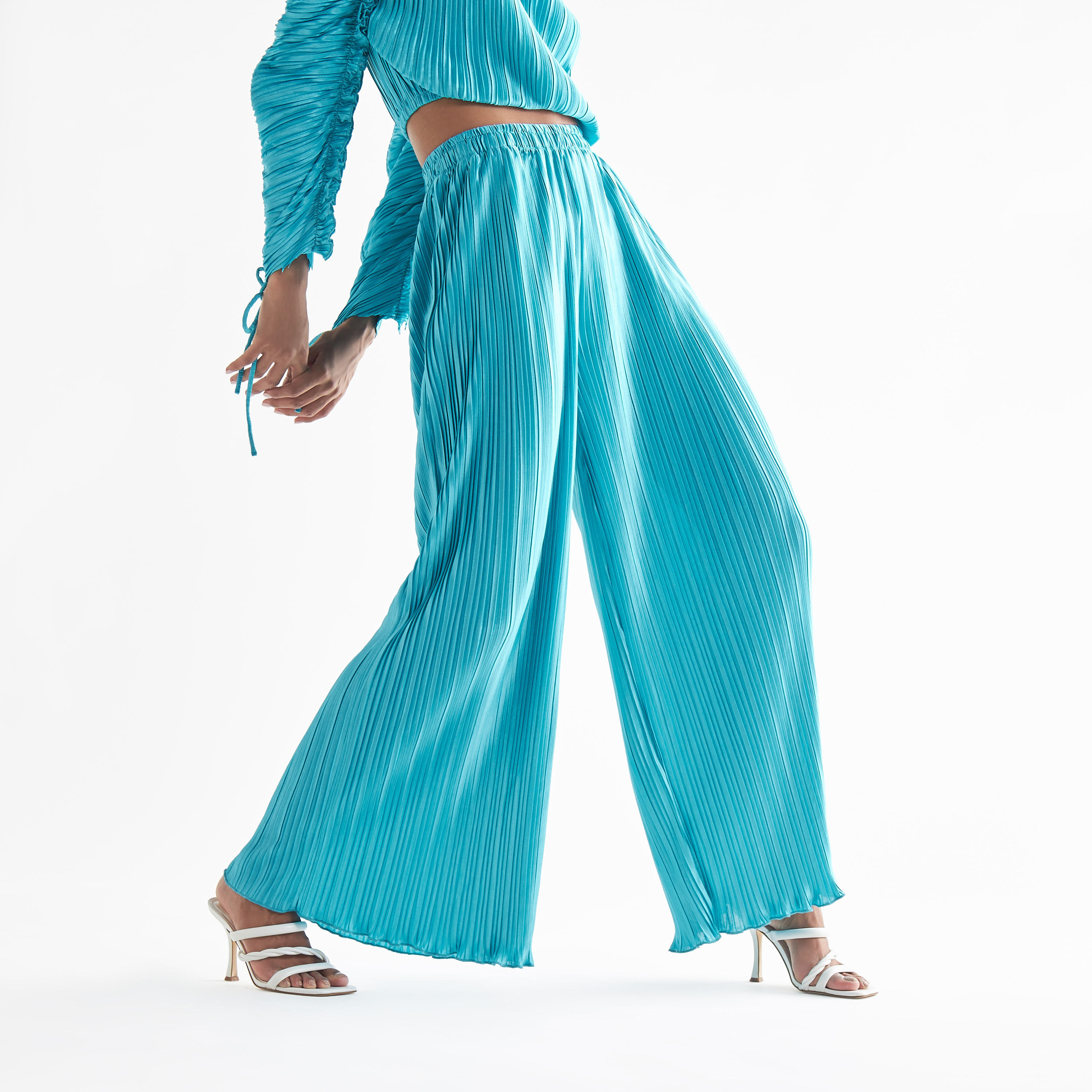 بنطلون واسع الساقين بثنايا وبخصر مطاطي وجيوب-women-clothing-bottoms-trousers-image-1