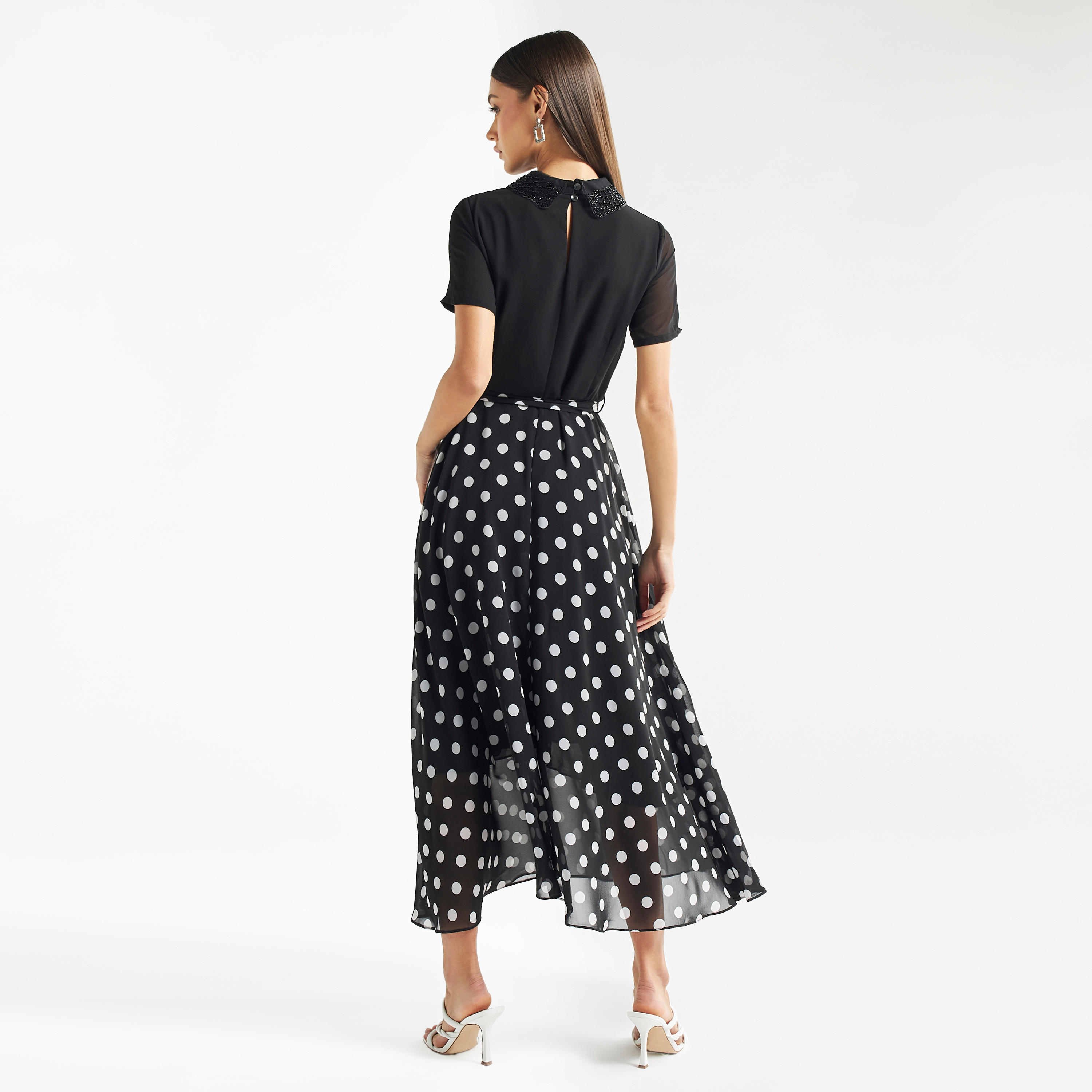 فستان طويل بقصة إيه لاين مع طبعات منقطة وياقة مزينة وأربطة-women-clothing-dresses-image-3