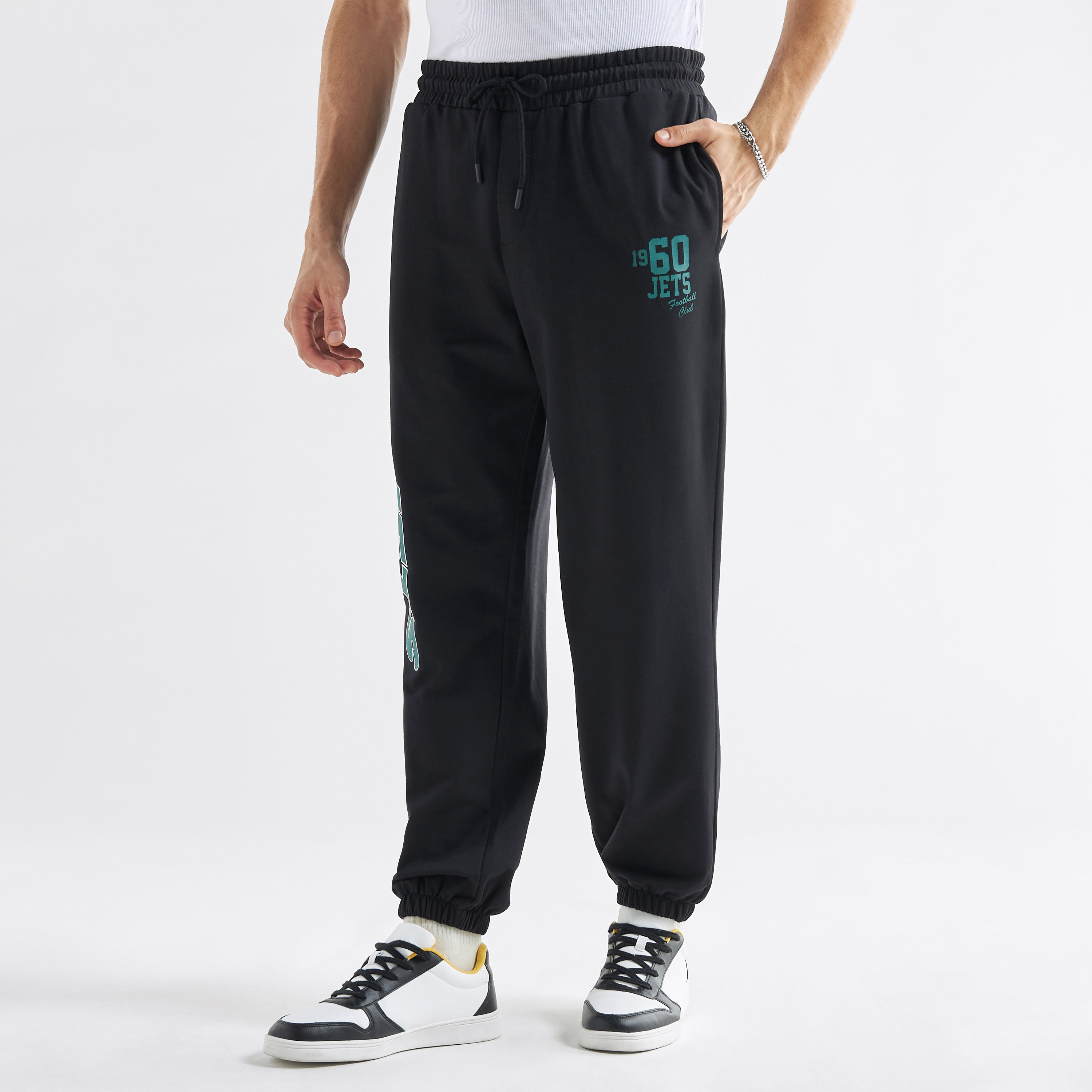 بنطلون رياضي بخصر مطاطي وجيوب وطبعات-men-clothing-bottoms-joggers-image-1