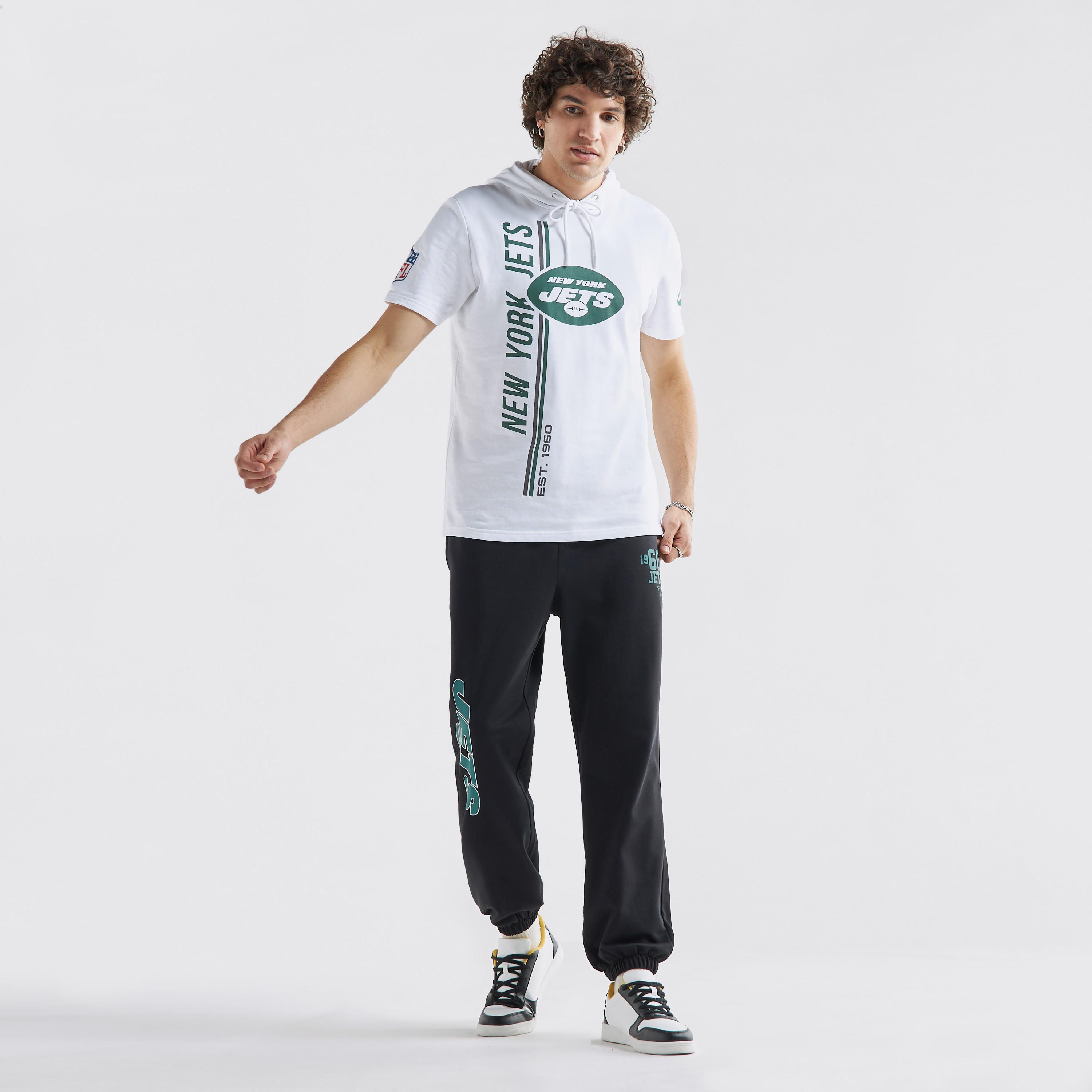 بنطلون رياضي بخصر مطاطي وجيوب وطبعات-men-clothing-bottoms-joggers-image-2