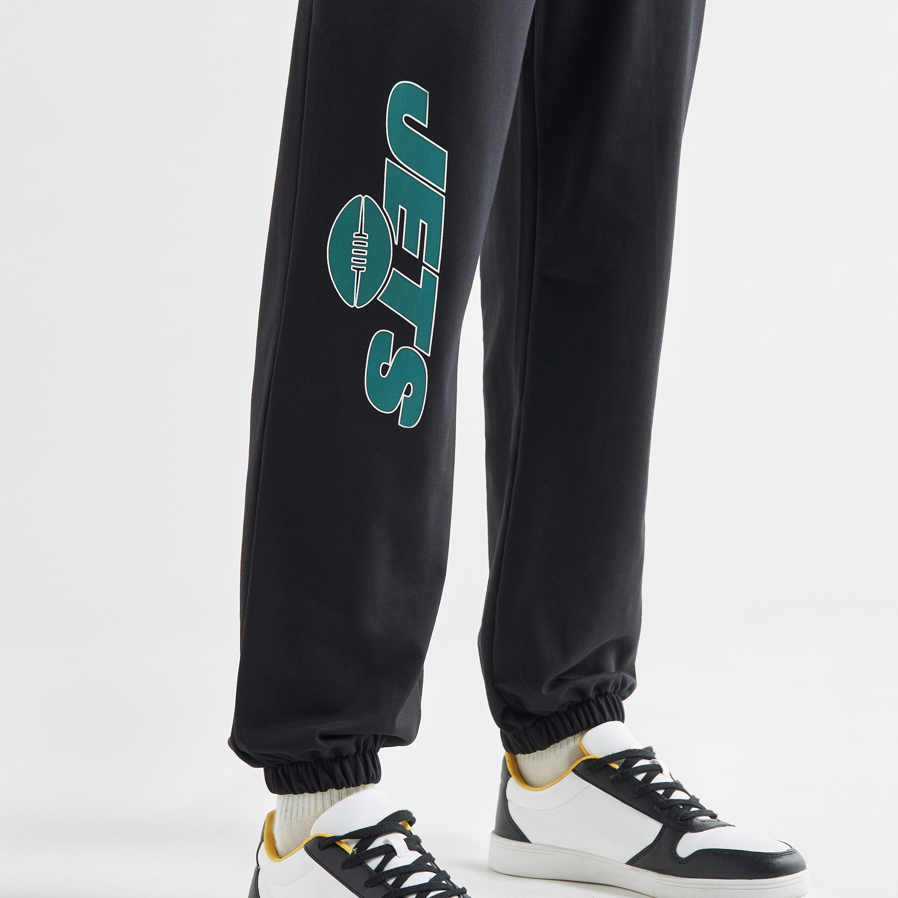 بنطلون رياضي بخصر مطاطي وجيوب وطبعات-men-clothing-bottoms-joggers-image-5