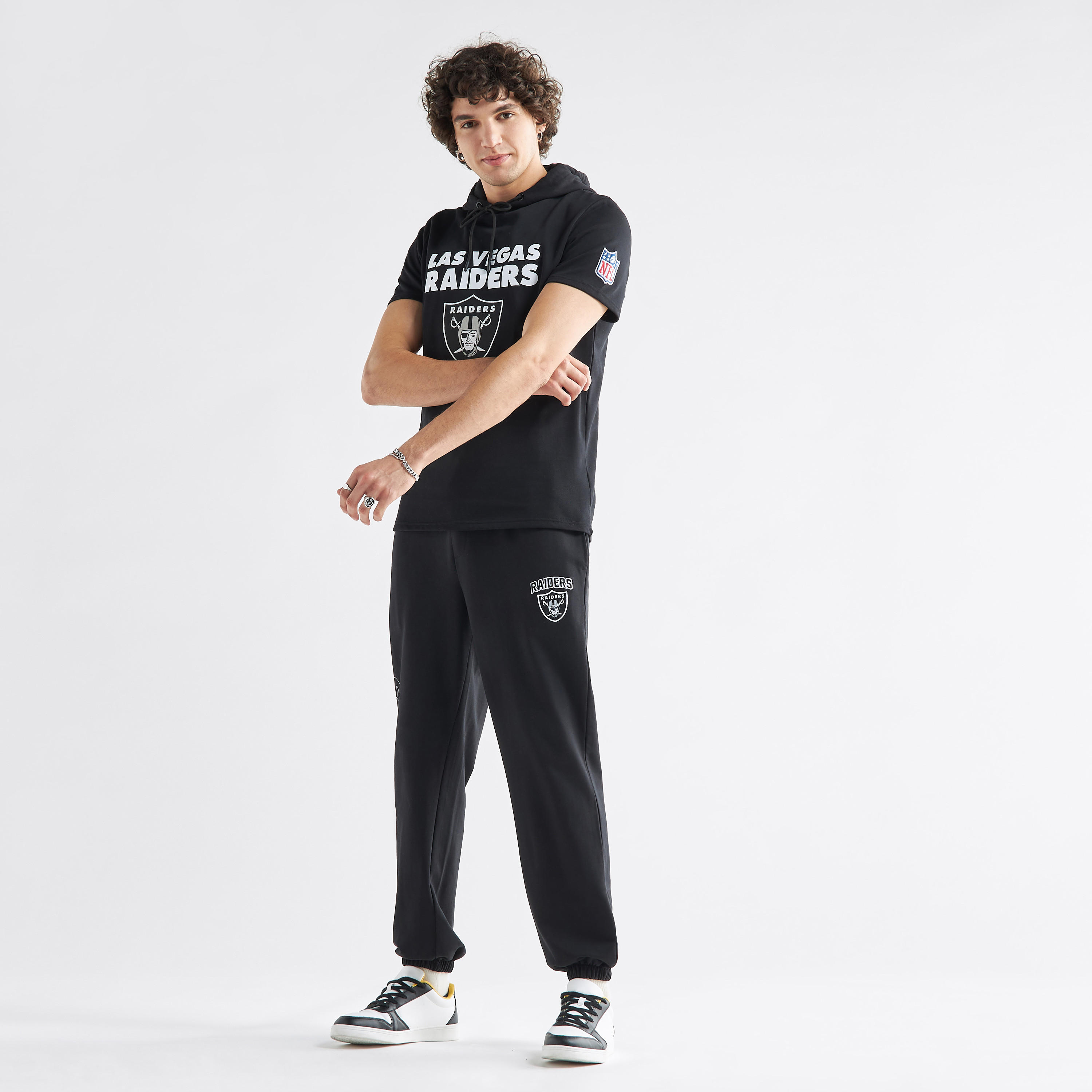 بنطلون رياضي بخصر مطاطي وجيوب وطبعات-men-clothing-bottoms-joggers-image-2