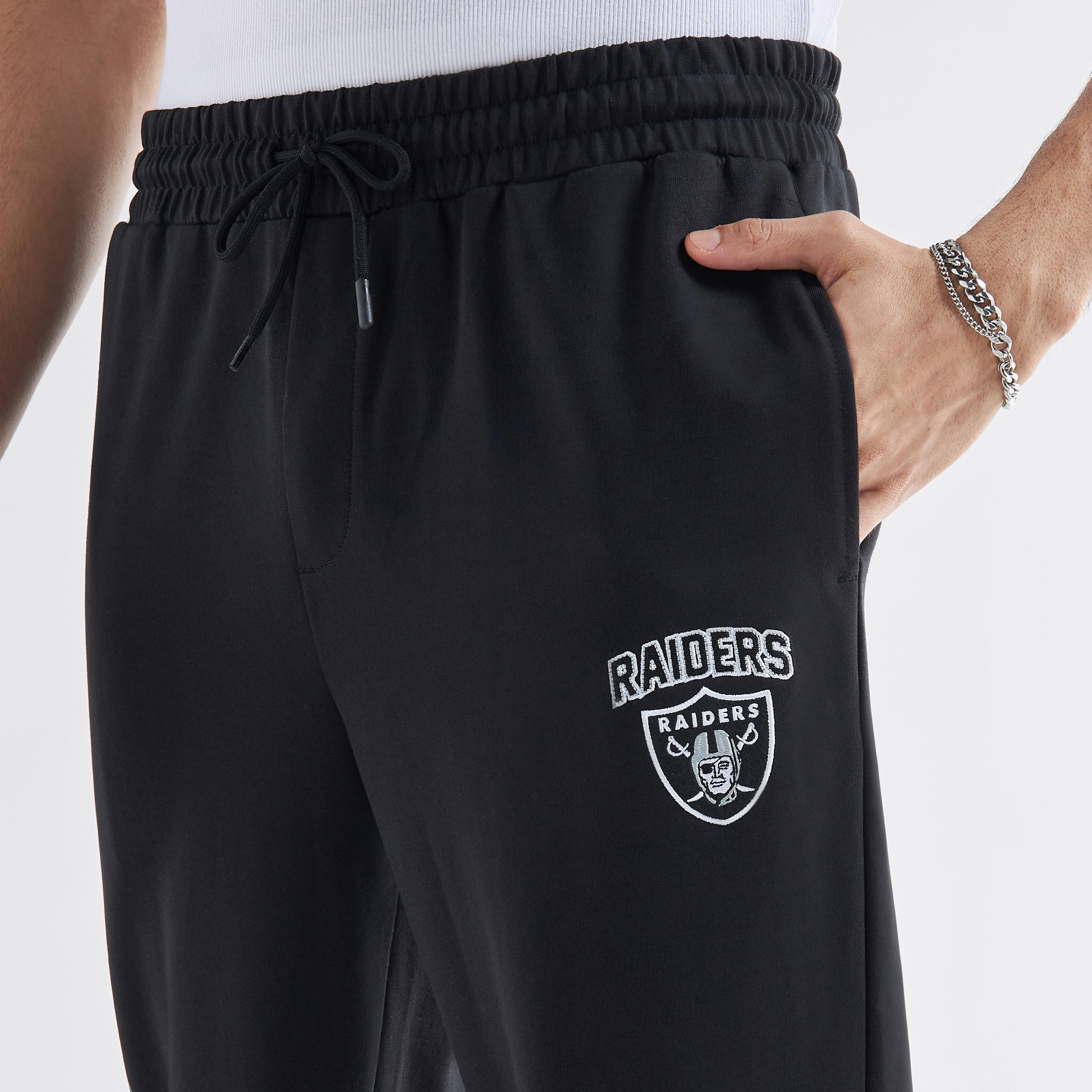 بنطلون رياضي بخصر مطاطي وجيوب وطبعات-men-clothing-bottoms-joggers-image-4