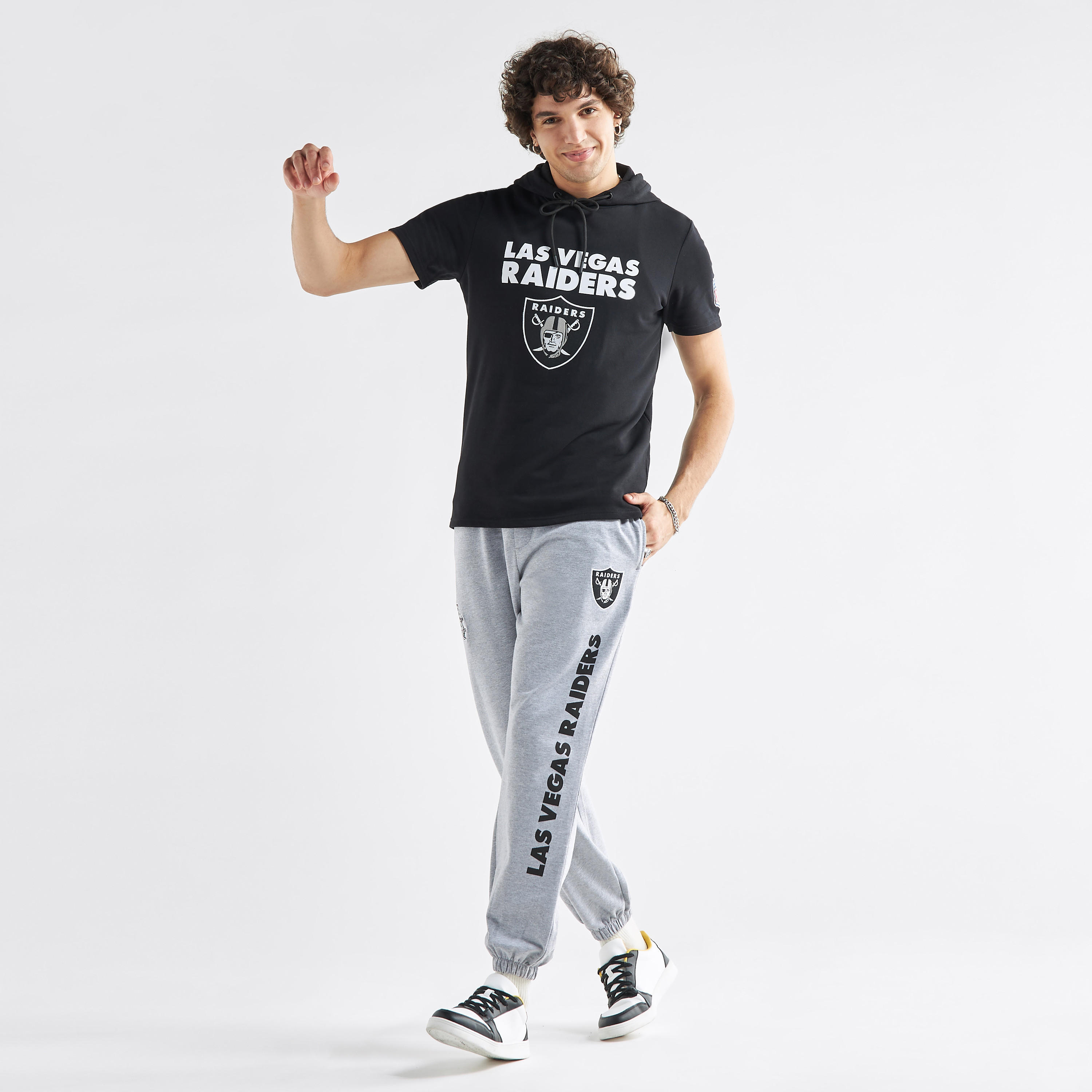 بنطلون رياضي بخصر مطّاطي وجيوب وطبعات-men-clothing-bottoms-joggers-image-2