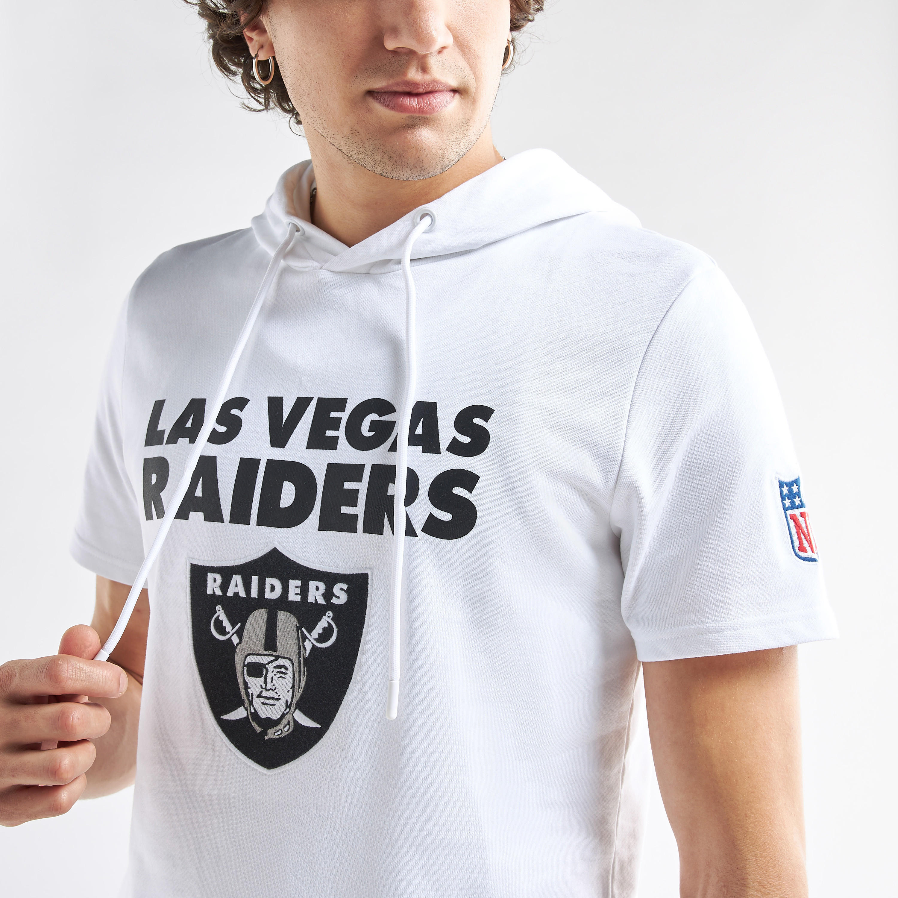 تيشيرت بتصميم دوري إن إف إل وقبّعة وطبعات لاس فيجاس رايدرز -men-clothing-tshirtsandpolos-tshirts-image-4